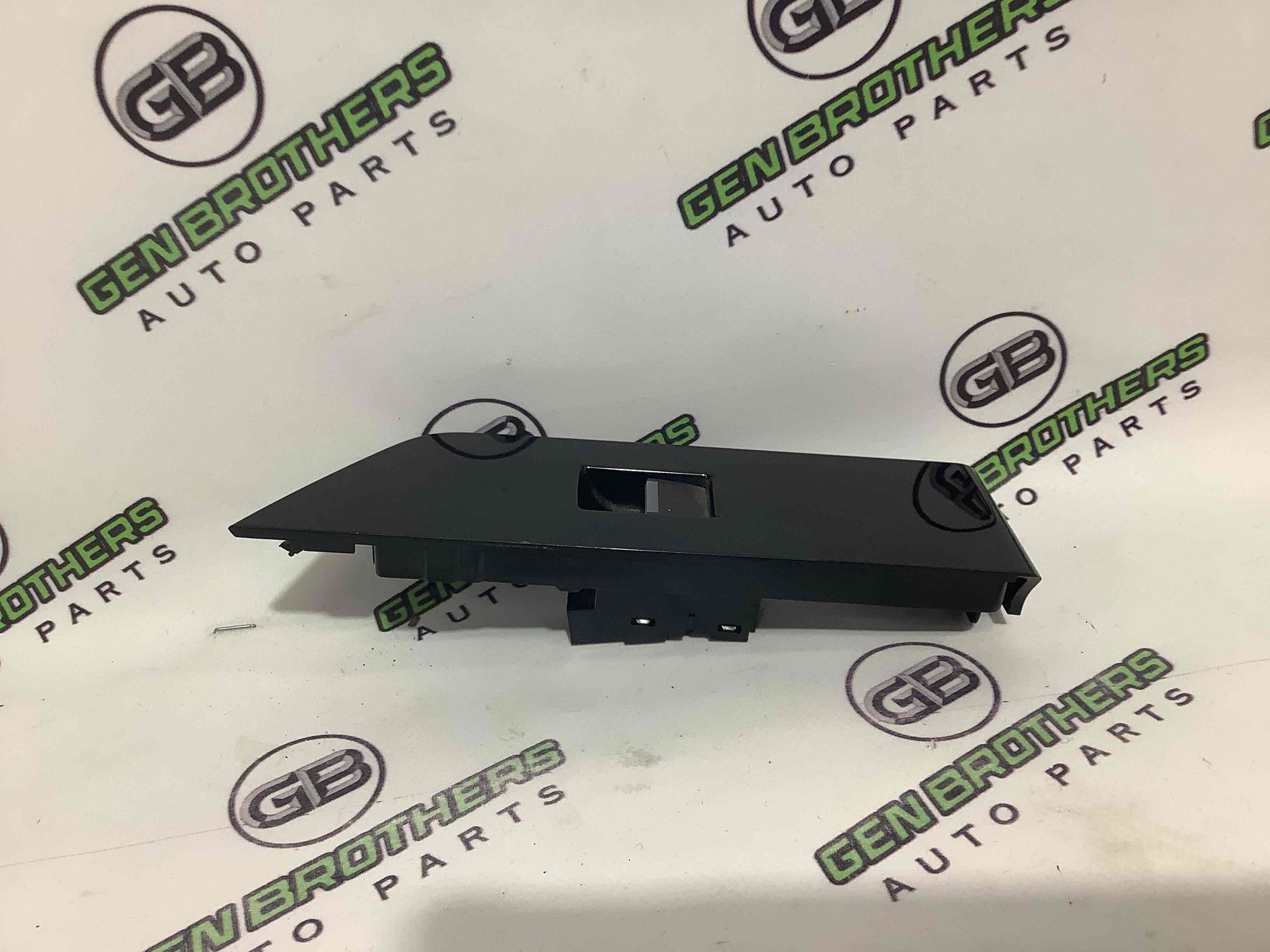 Кнопки керування склопідйомниками