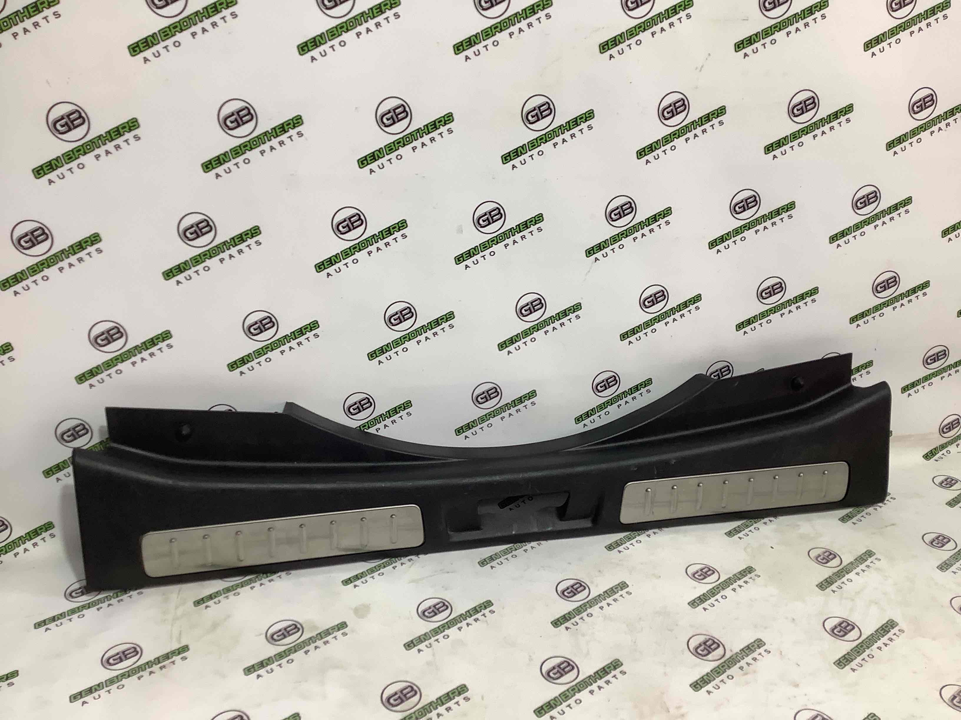 Елементи оздоблення багажника