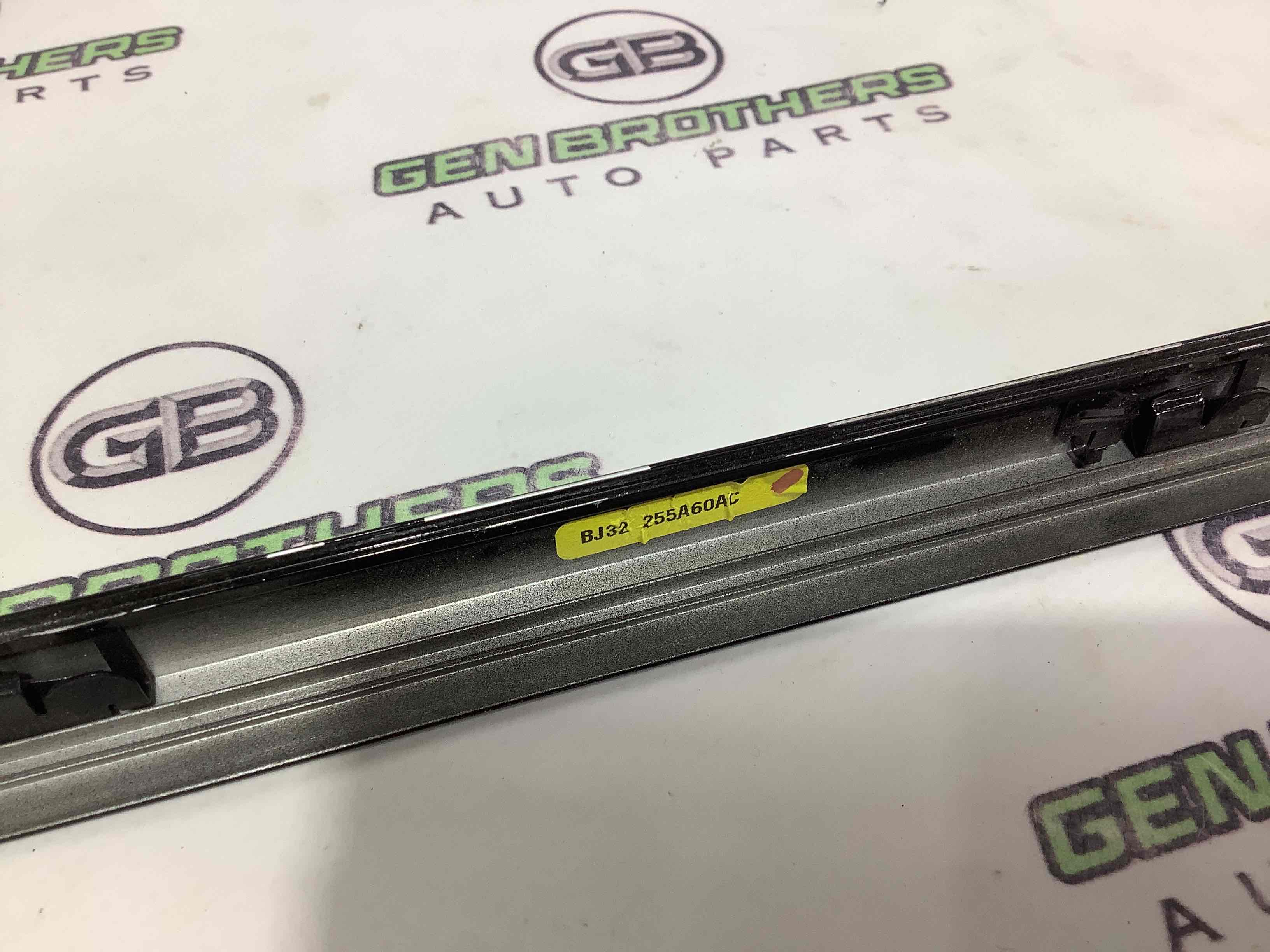 Молдинг двері задньої правої