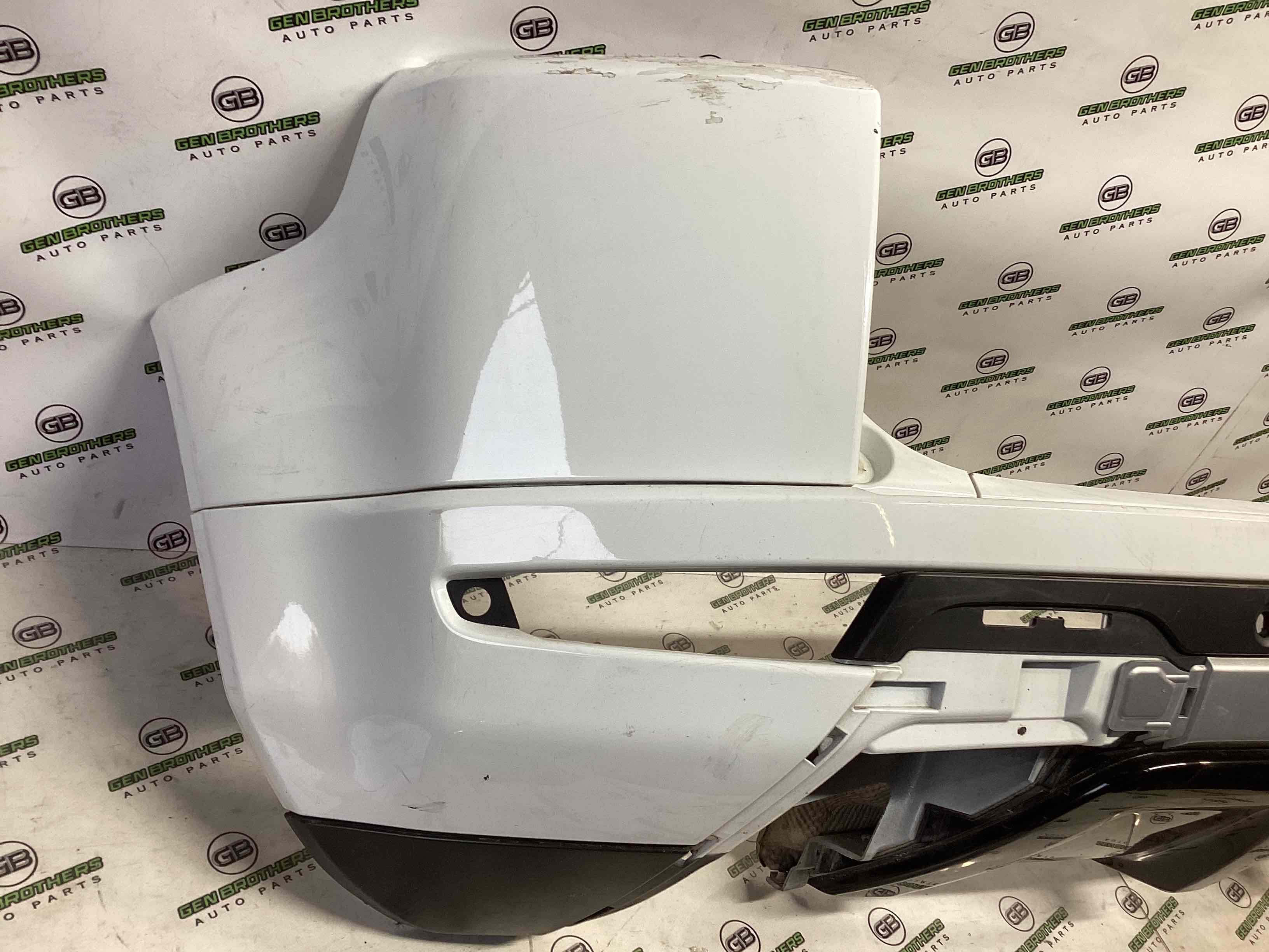 Бампер задній