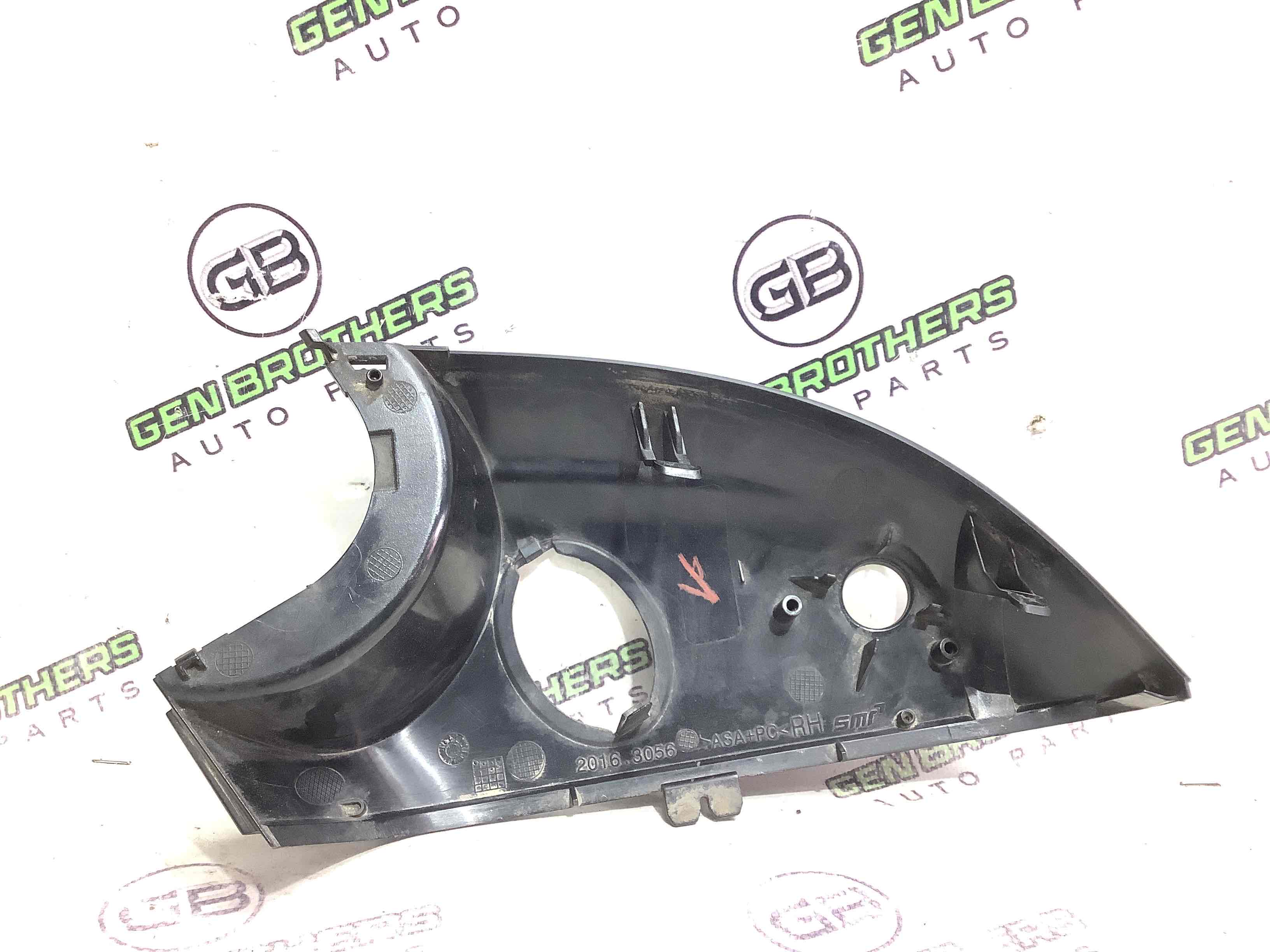 Корпус, накладка, кріплення правого дзеркала