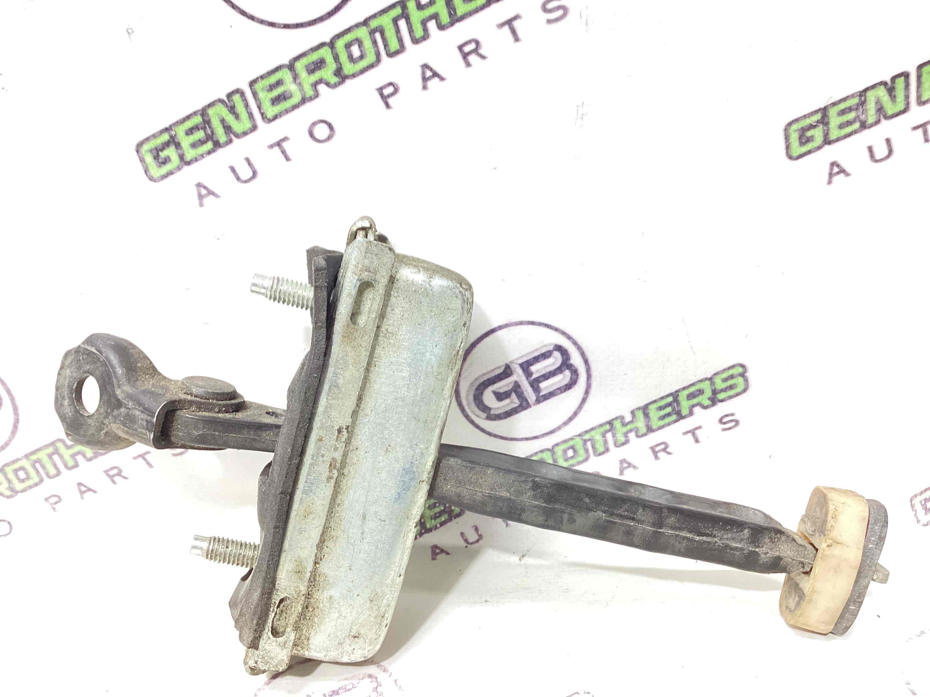 Обмежувач відчинення дверей