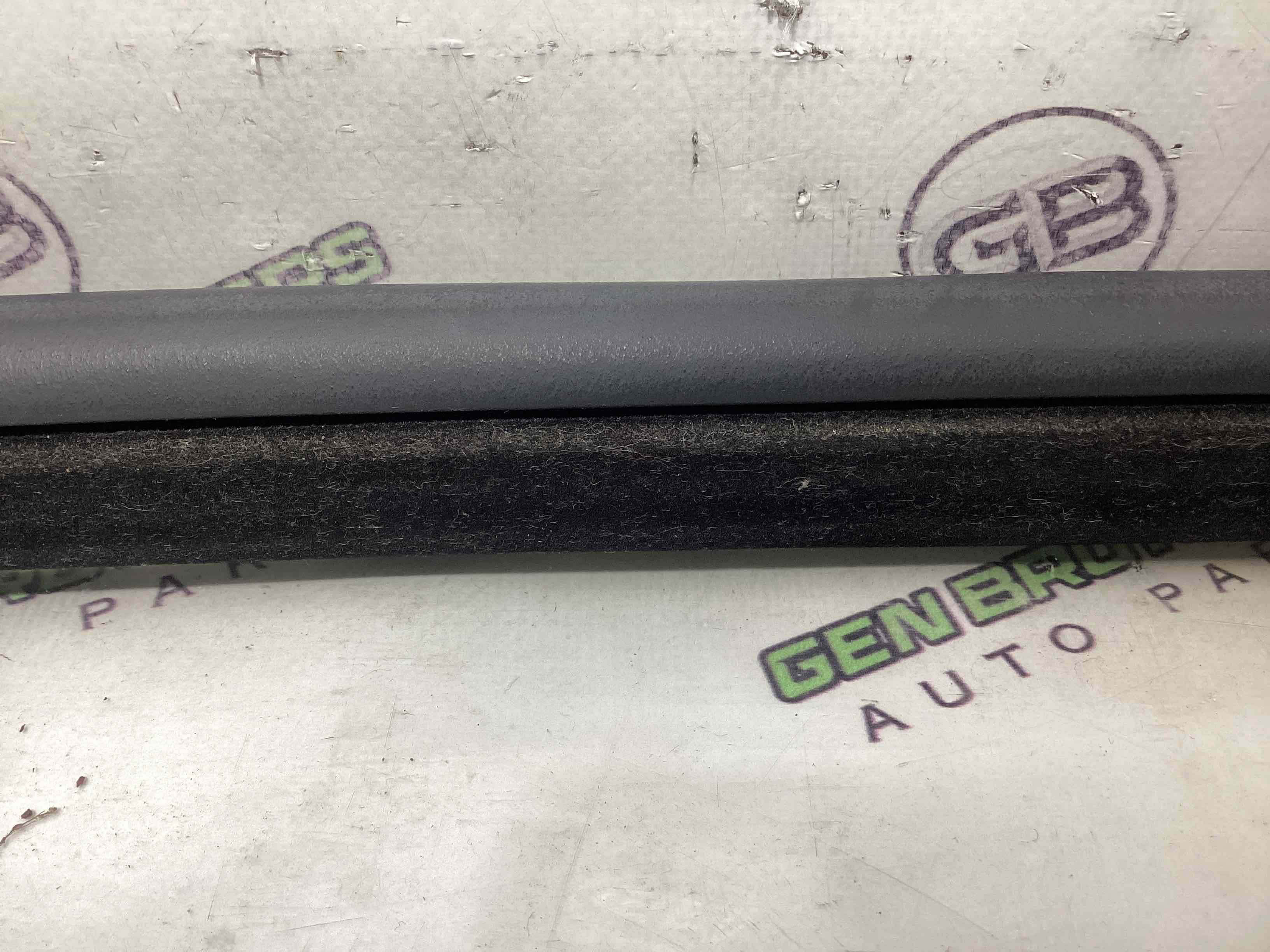 Ущільнювач скла, двері