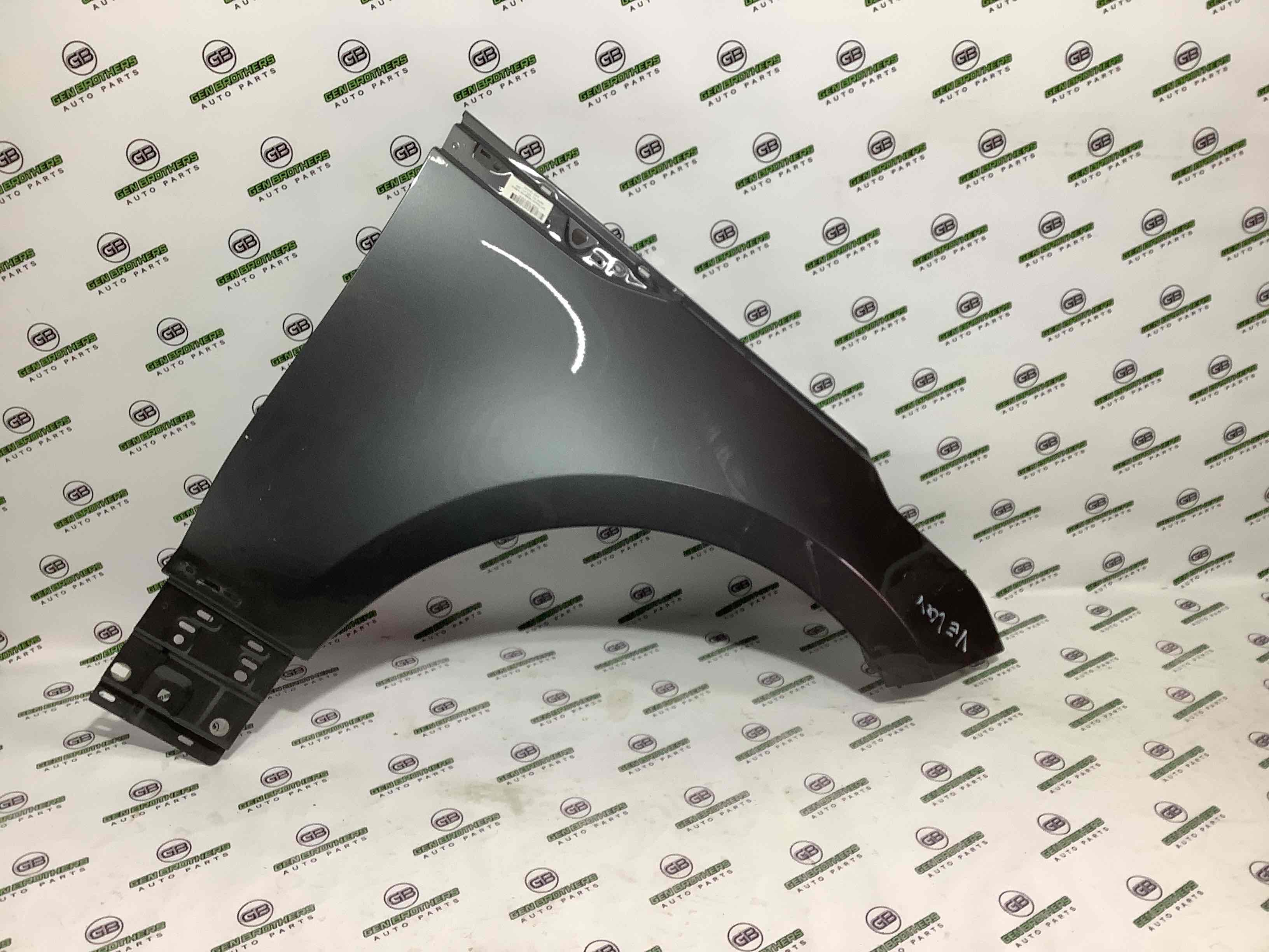 Крило переднє праве Land Rover Range Rover Velar L560 2019