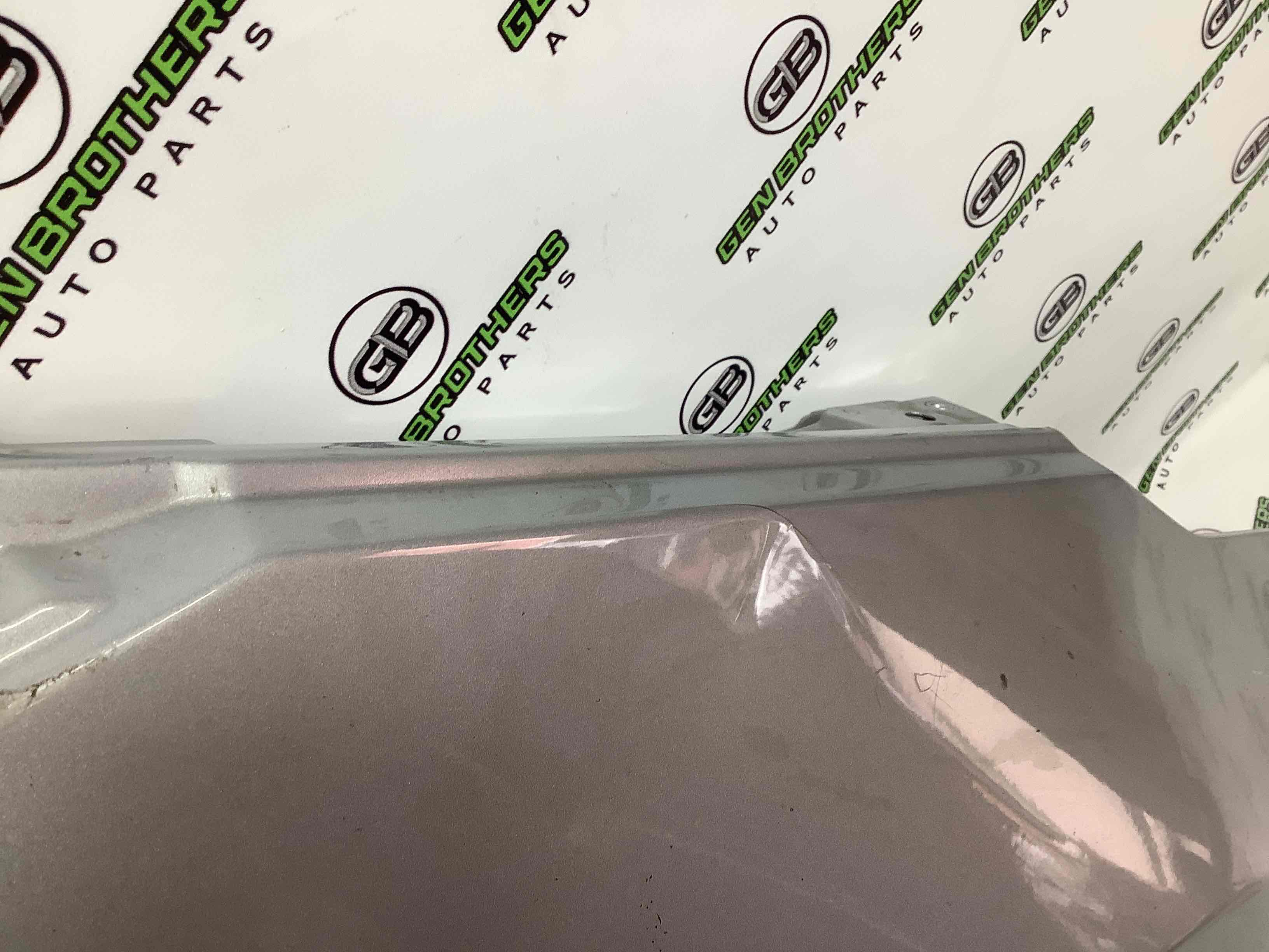 Крило переднє праве Land Rover Range Rover Velar L560 2019