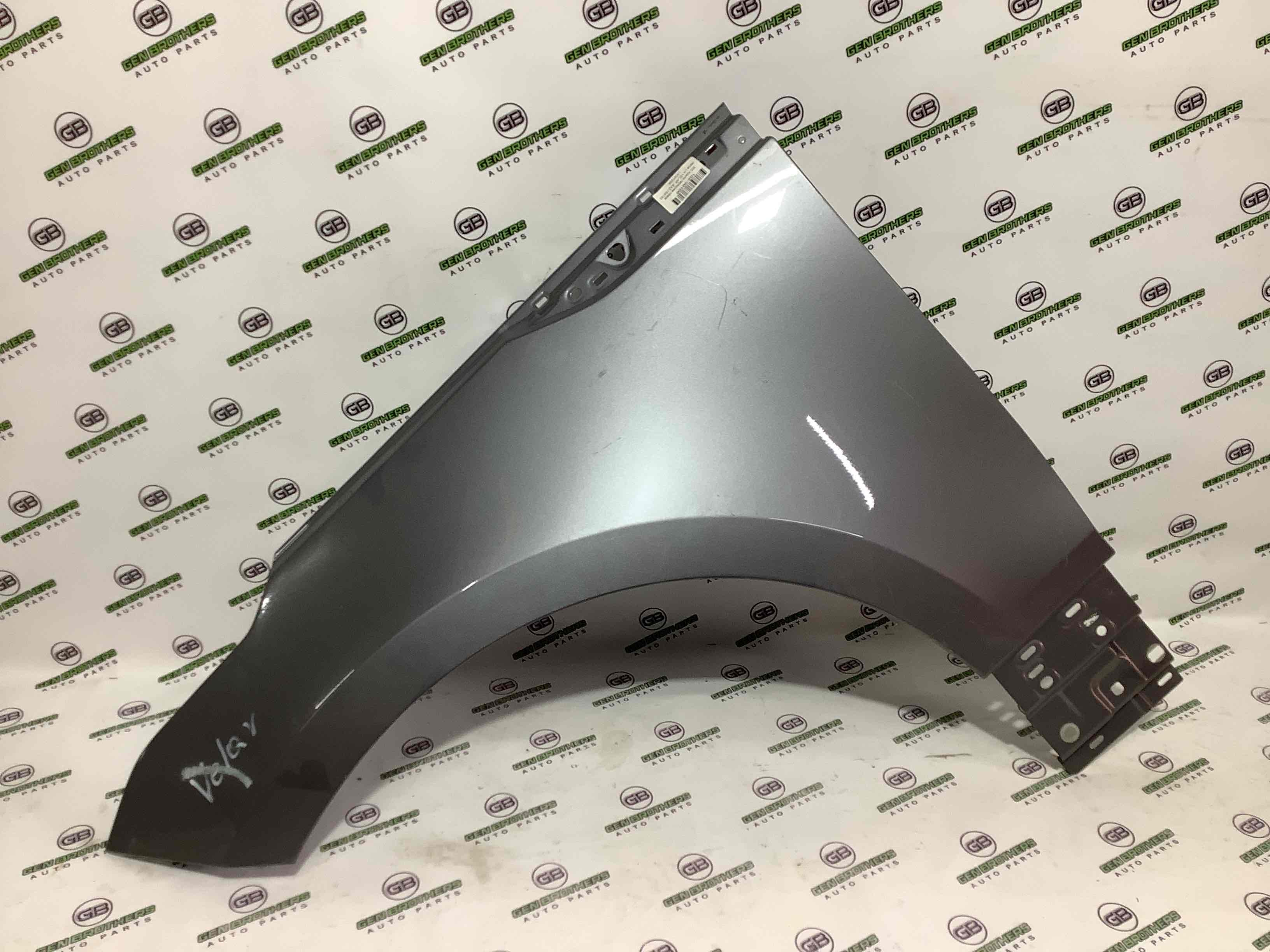 Крило переднє ліве Land Rover Range Rover Velar L560 2019