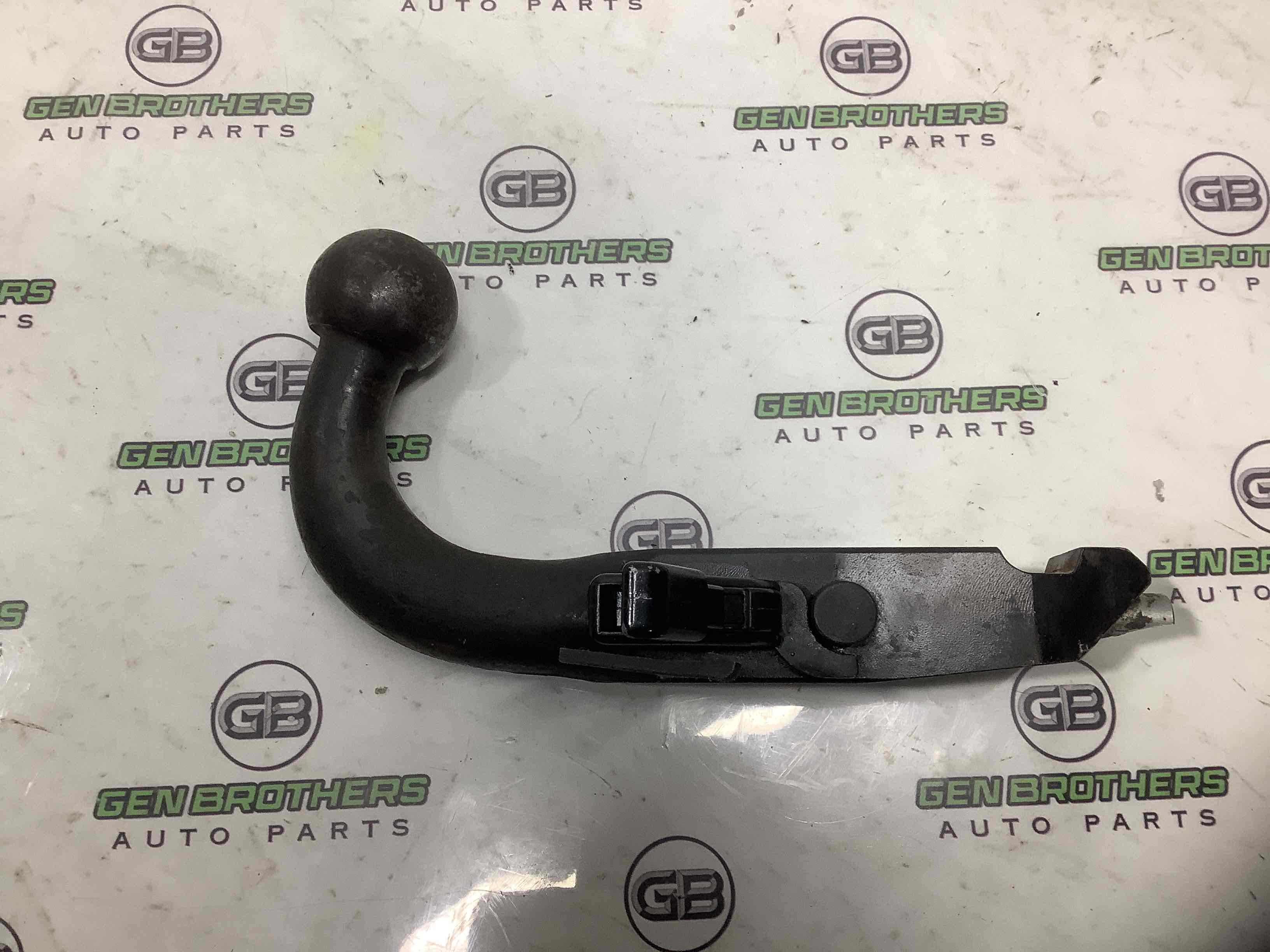 Причіпний пристрій фаркоп Land Rover Discovery 4 L319 2014