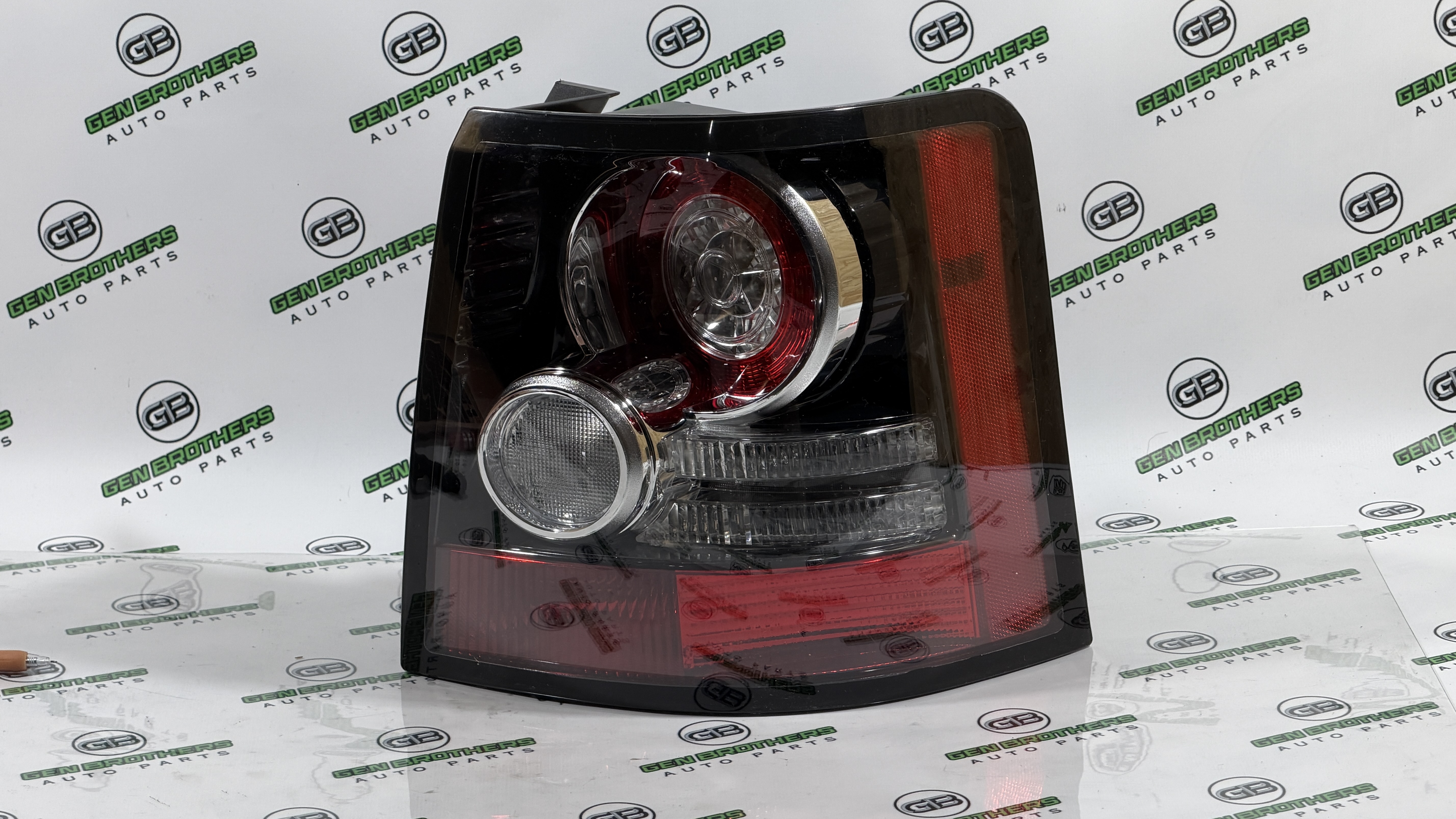 Ліхтар стоп сигналу Land Rover Range Rover Sport L320 2010