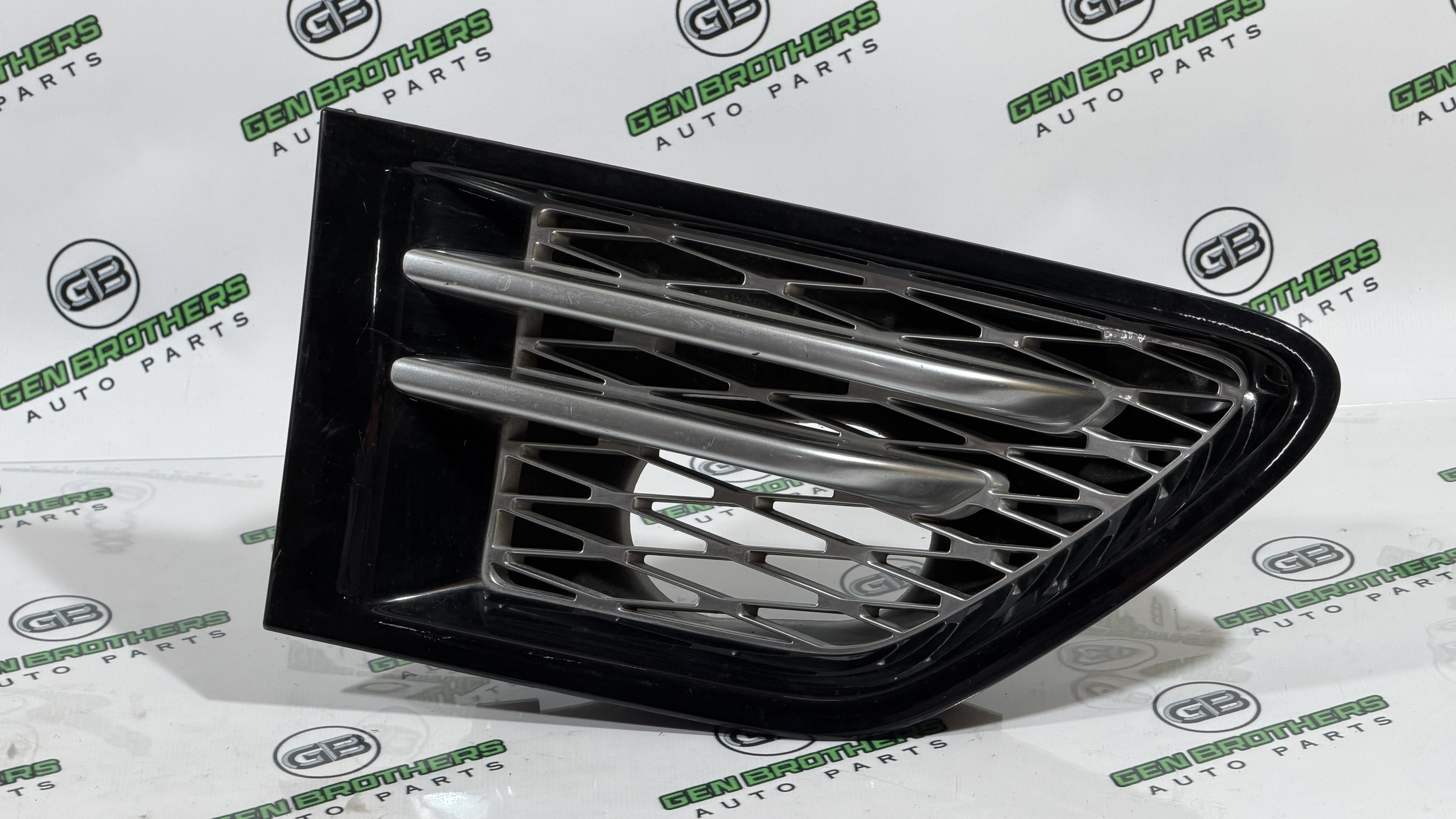 Молдинг крила, грати та зябра крила Land Rover Range Rover Sport L320 2010