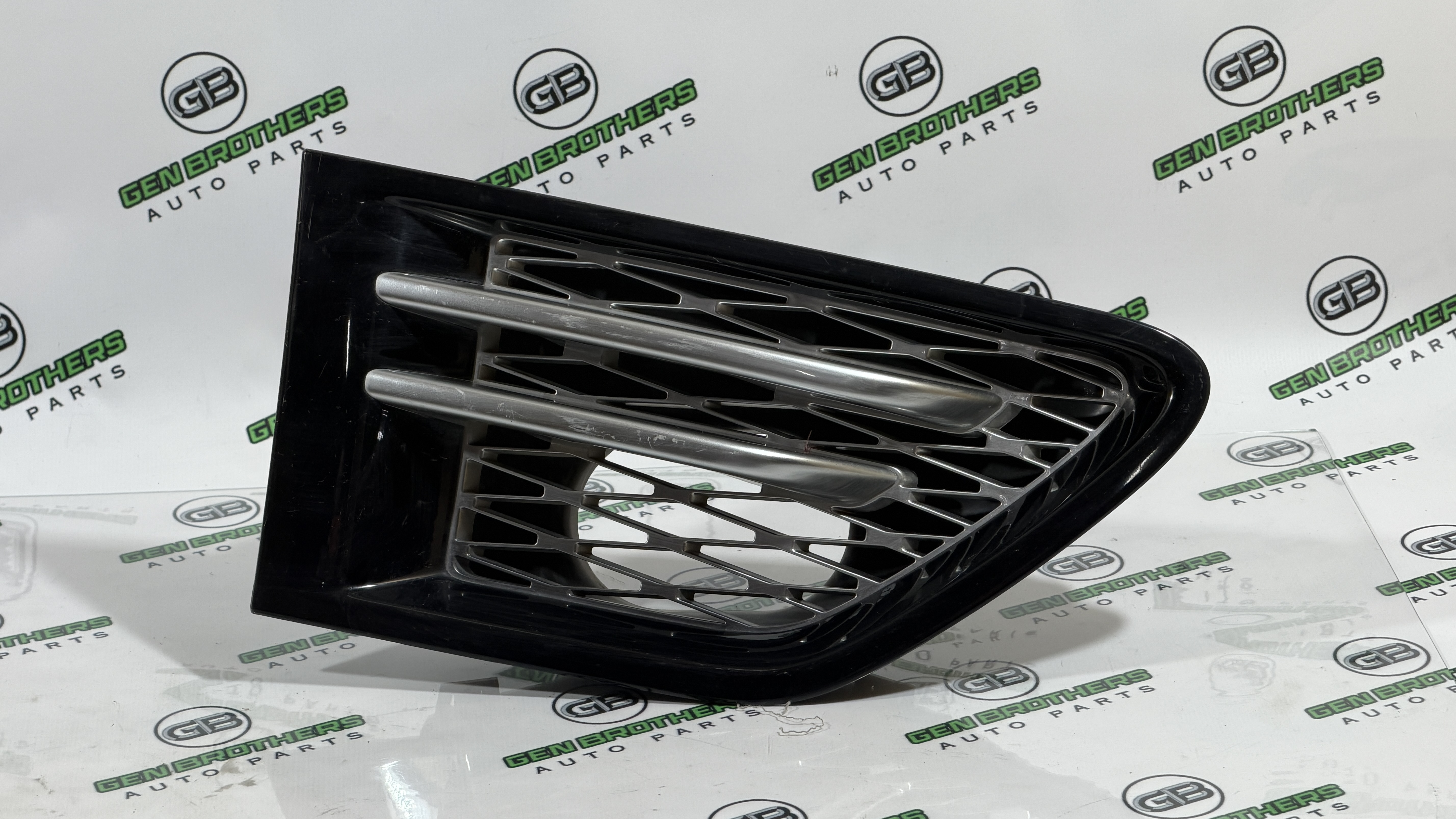 Молдинг крила, грати та зябра крила Land Rover Range Rover Sport L320 2010