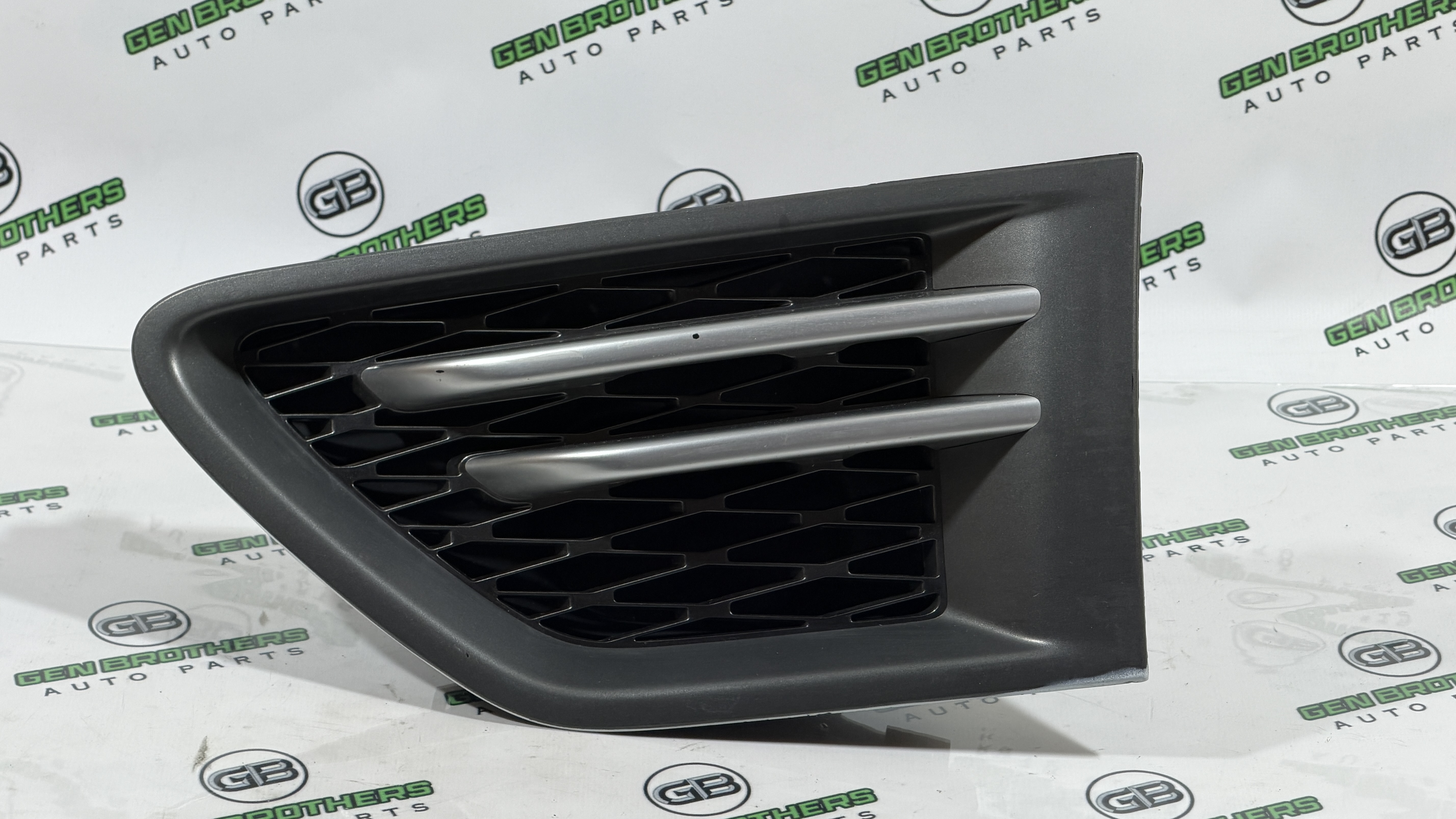 Молдинг крила, грати та зябра крила Land Rover Range Rover Sport L320 2010