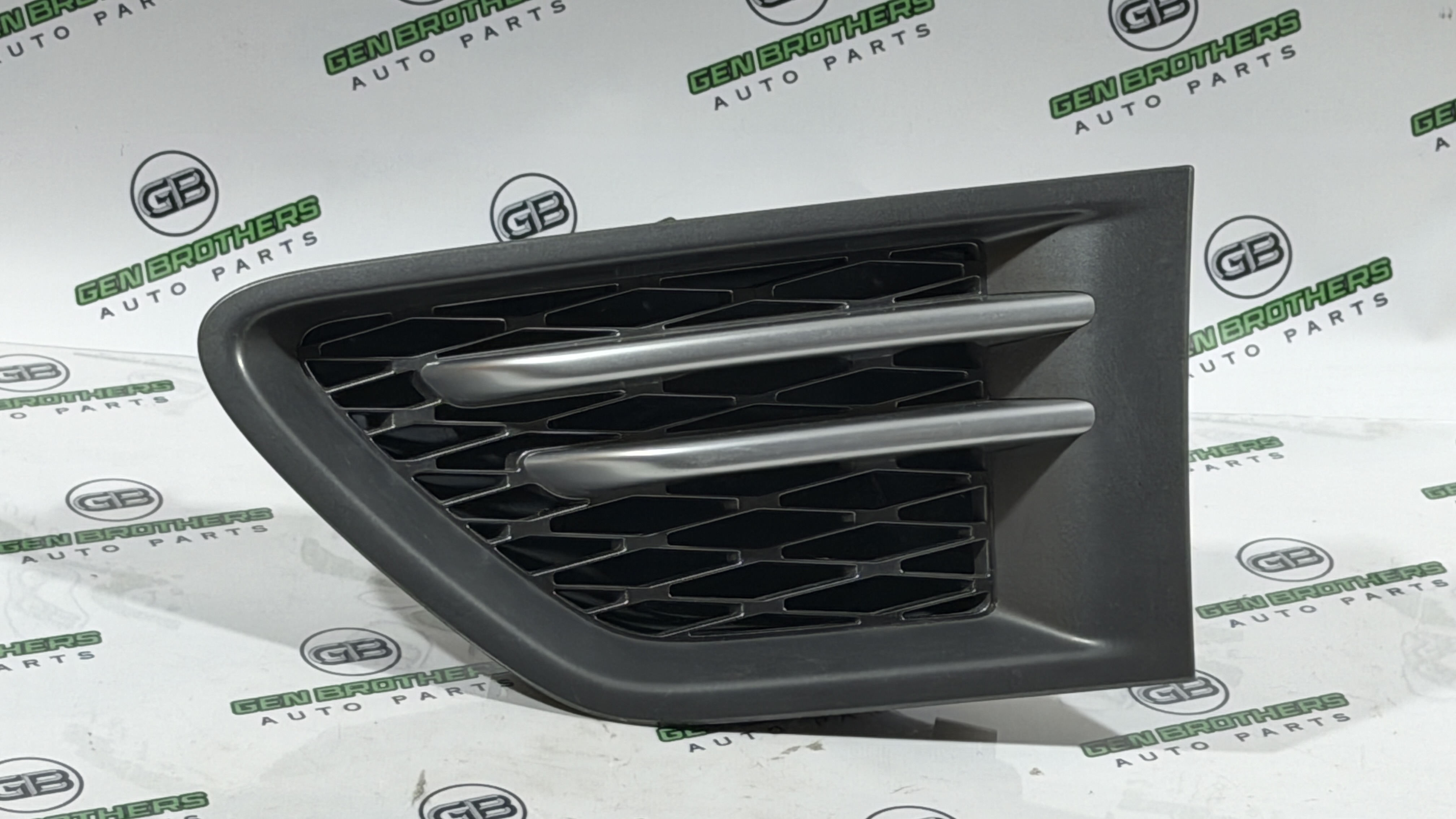 Молдинг крила, грати та зябра крила Land Rover Range Rover Sport L320 2010