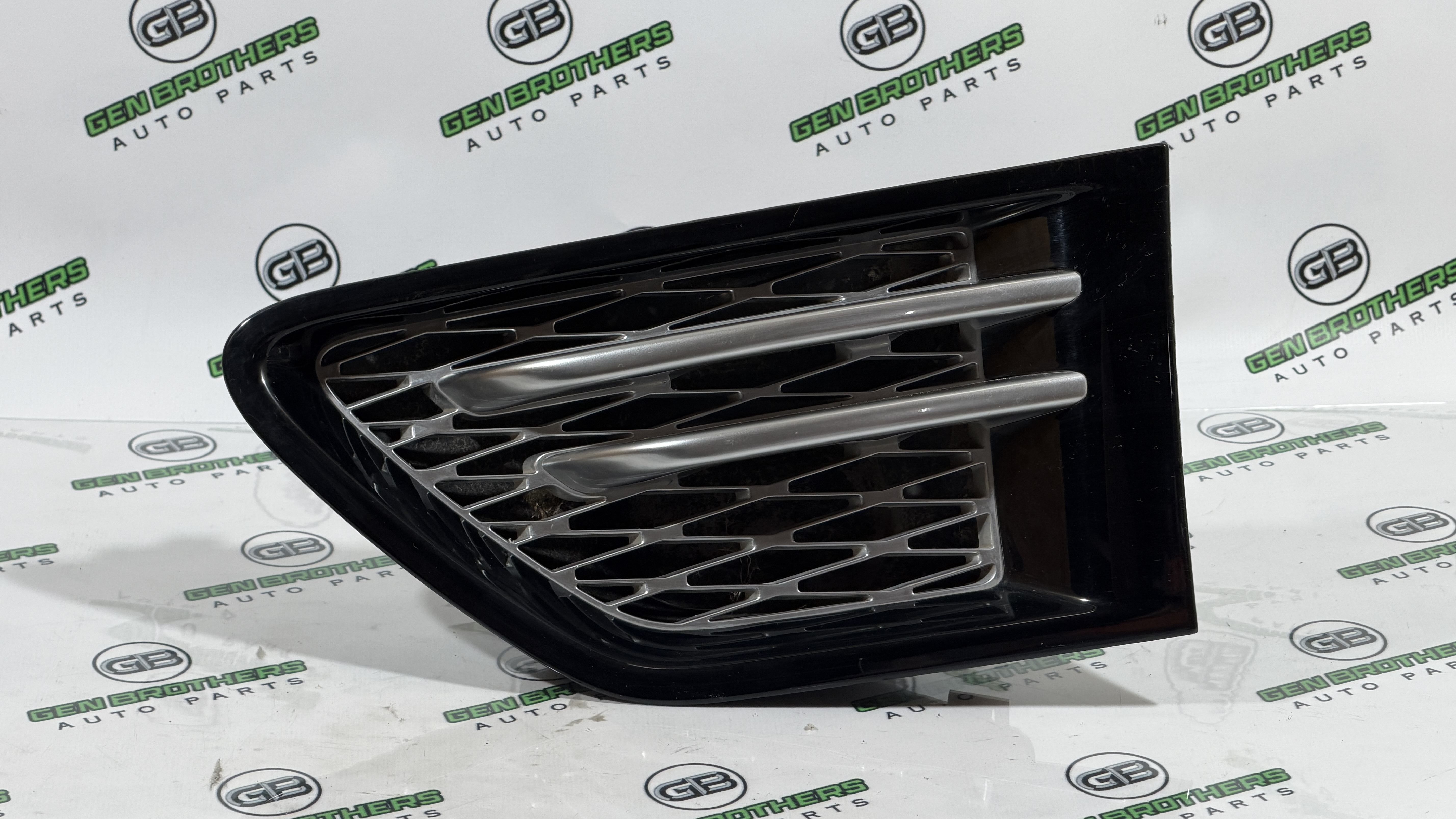 Молдинг крила, грати та зябра крила Land Rover Range Rover Sport L320 2010