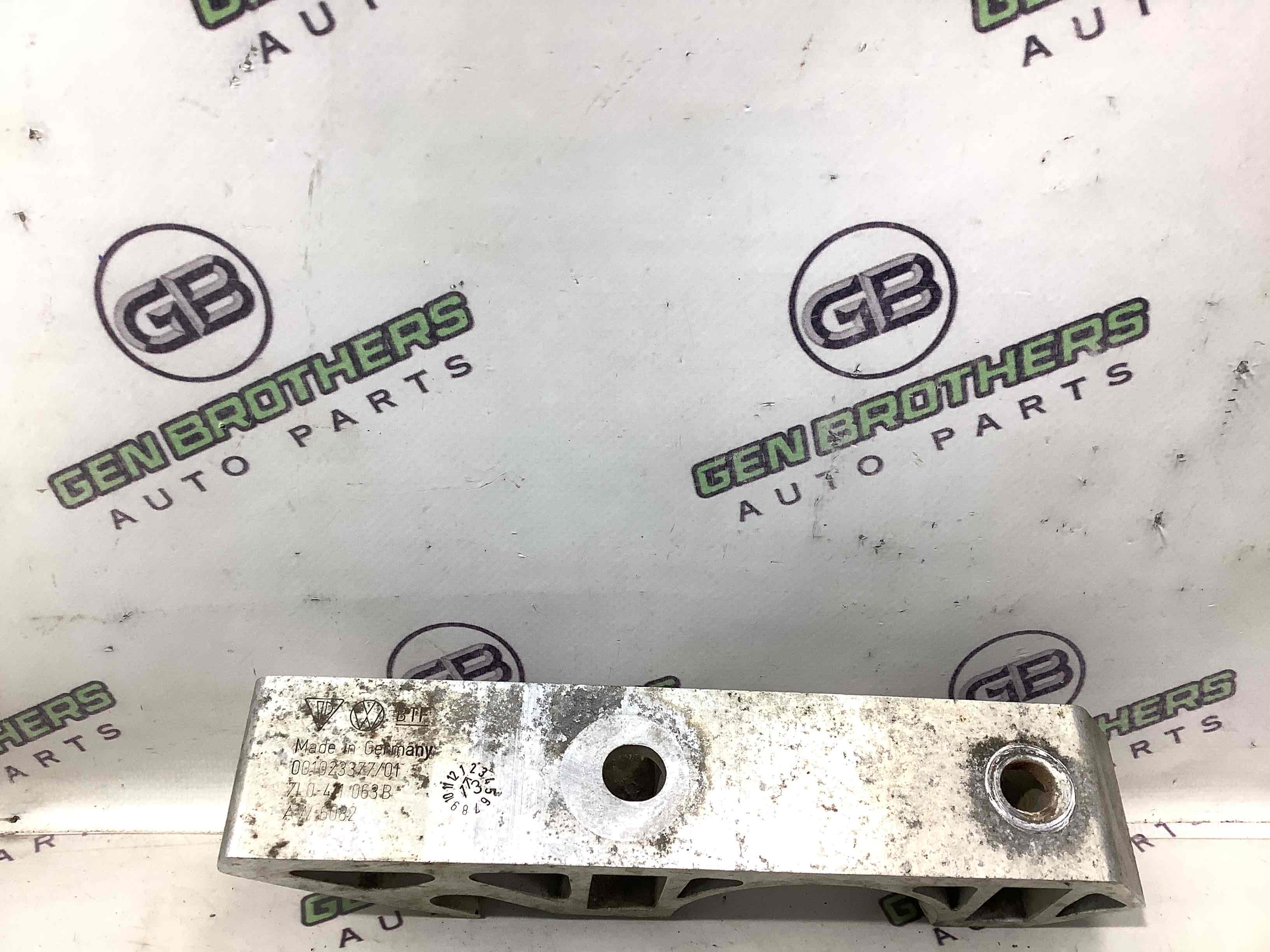 Кріплення, кронштейн