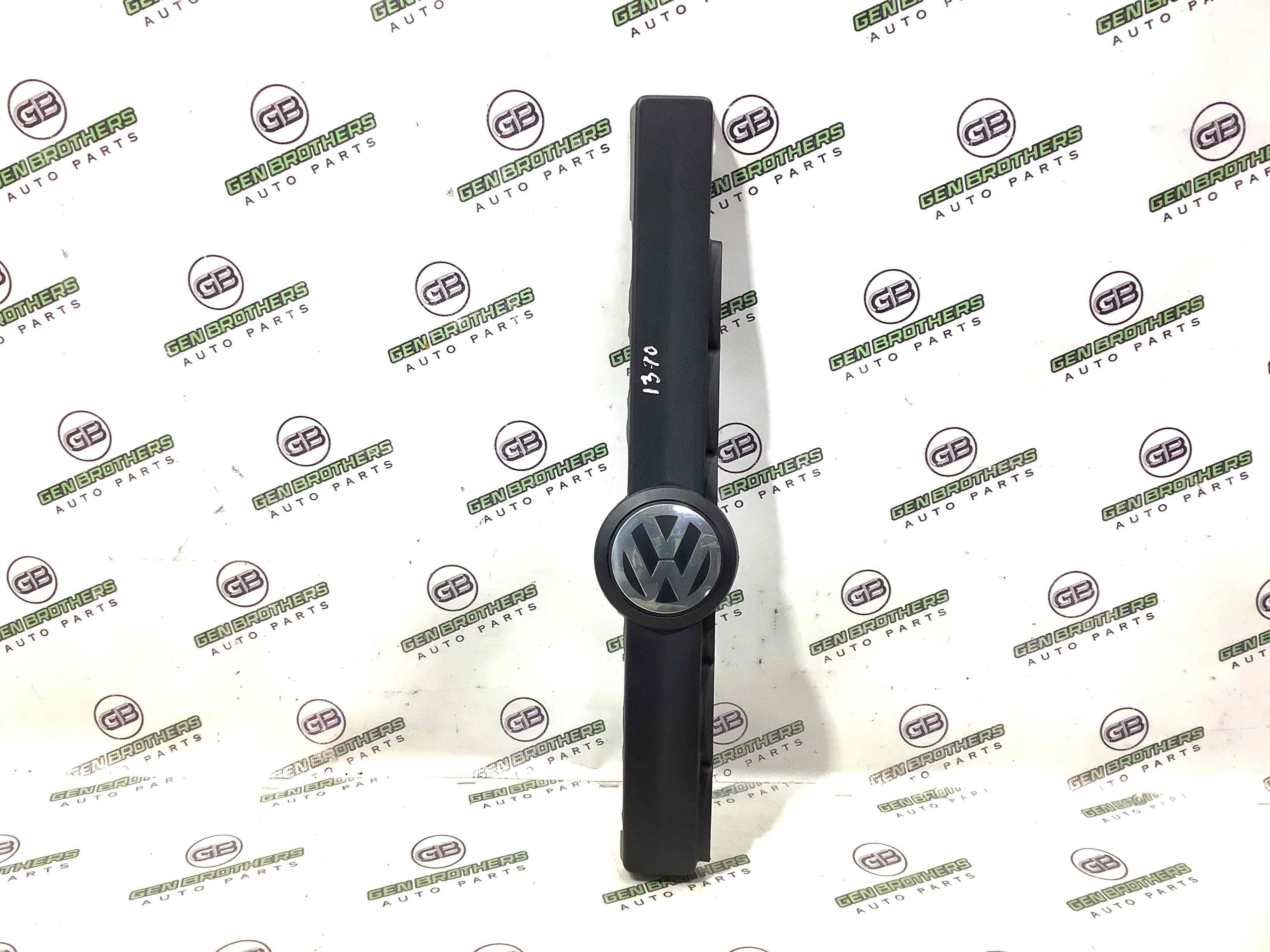 Кришка двигуна декоративна