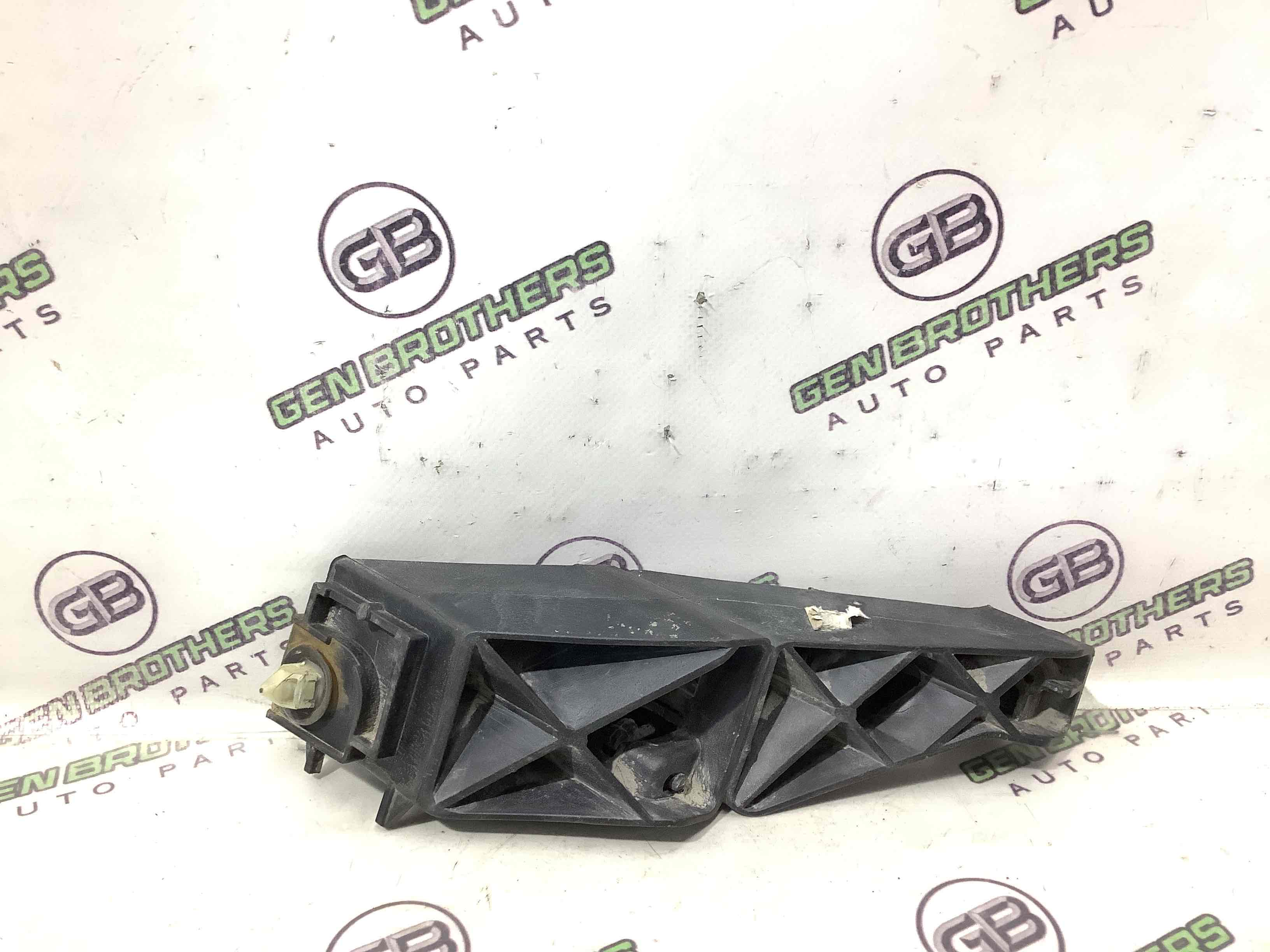 Кріплення заднього бампера ліве