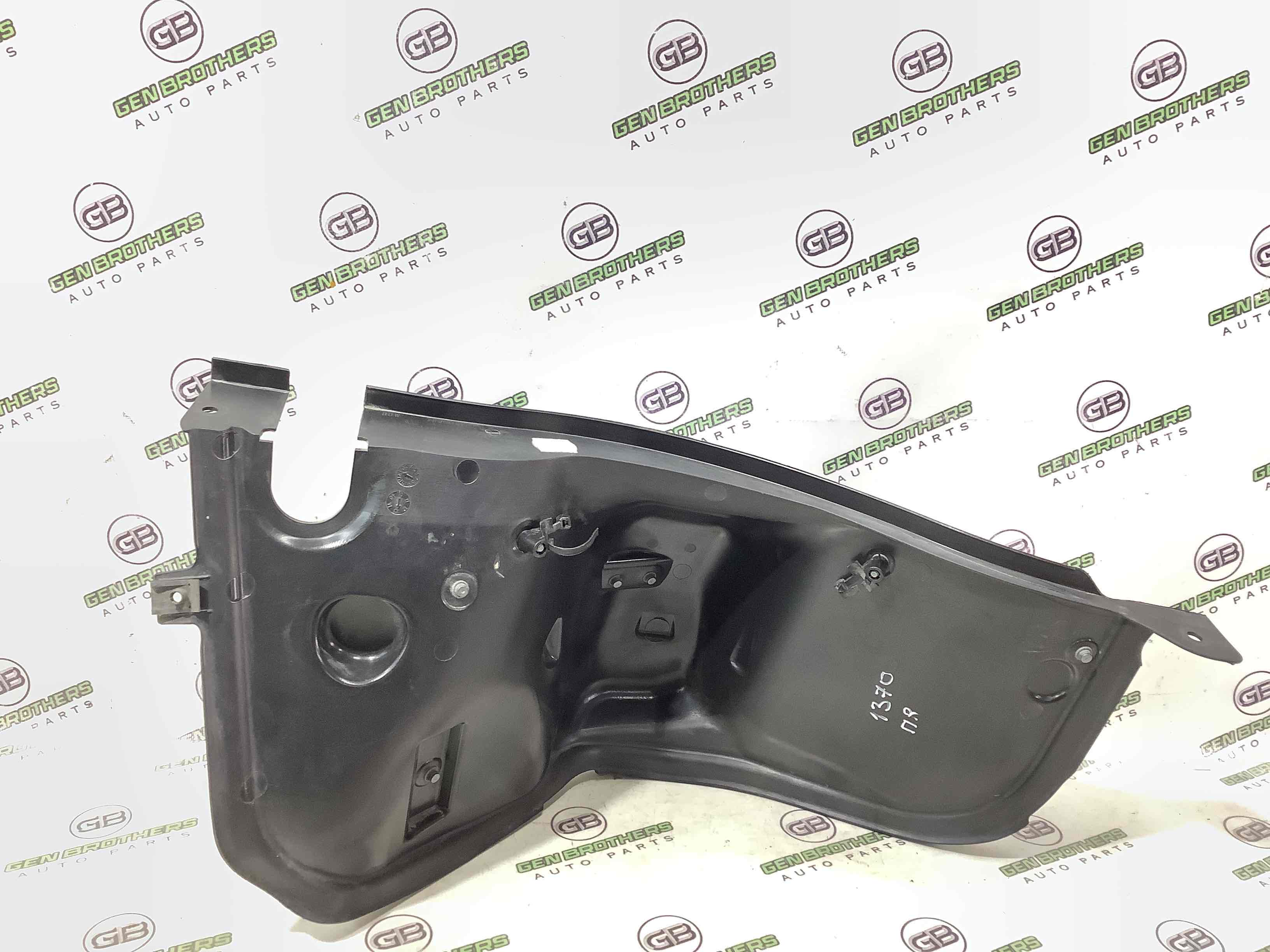 Пластик моторного відсіку