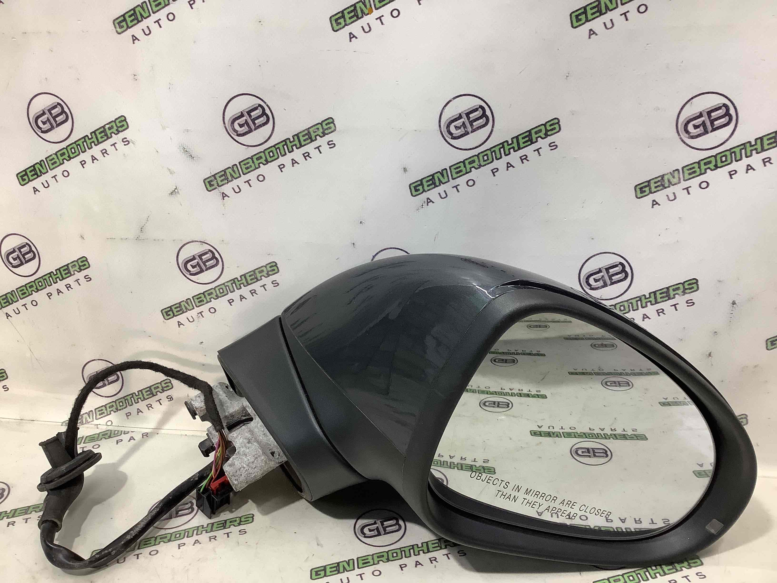 Дзеркало зовнішнє праве