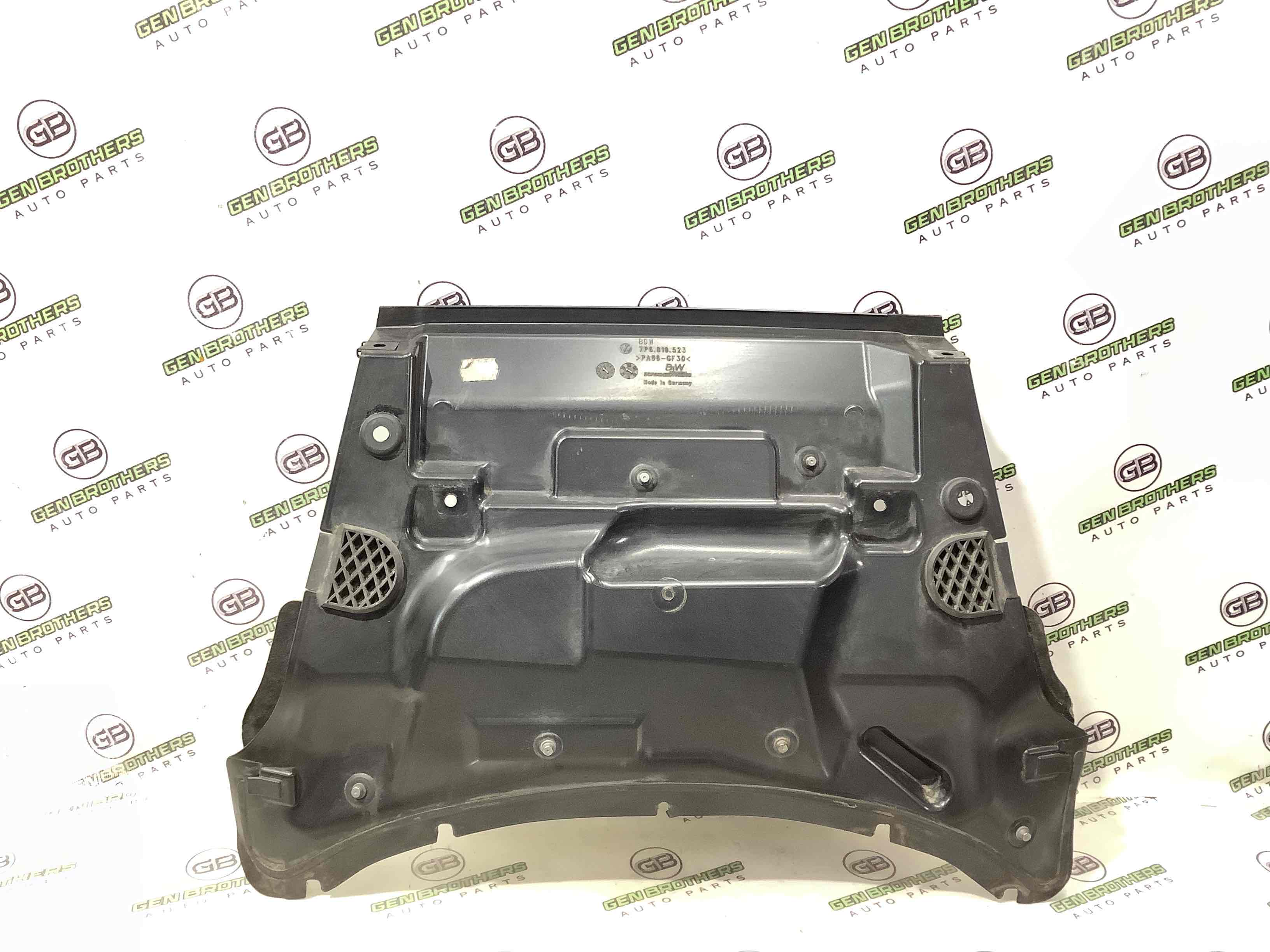 Пластик моторного відсіку