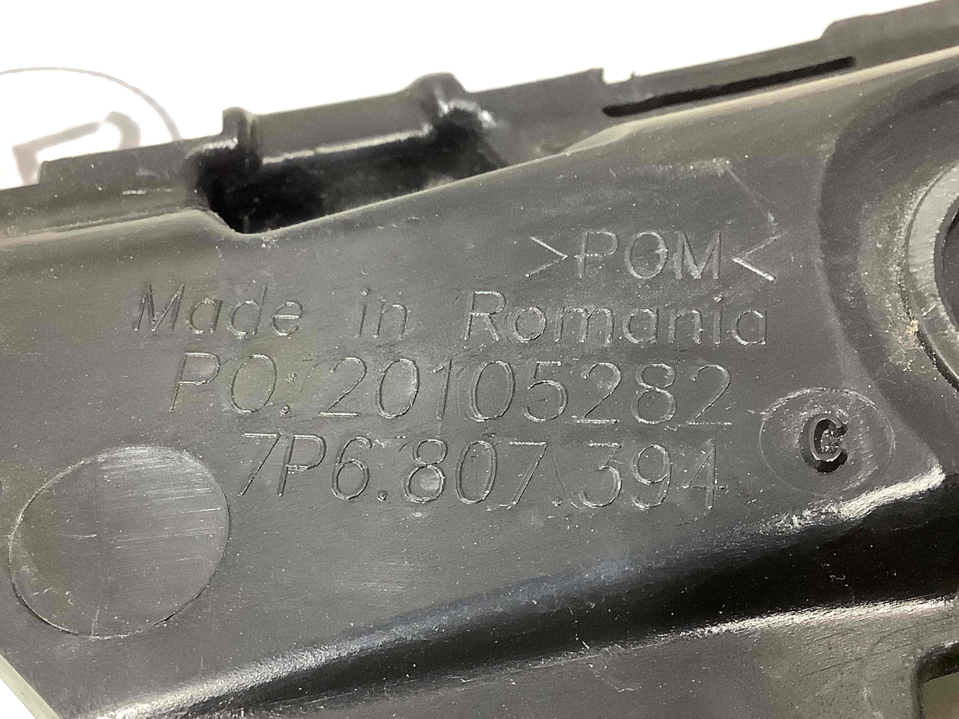 Кріплення заднього бампера праве