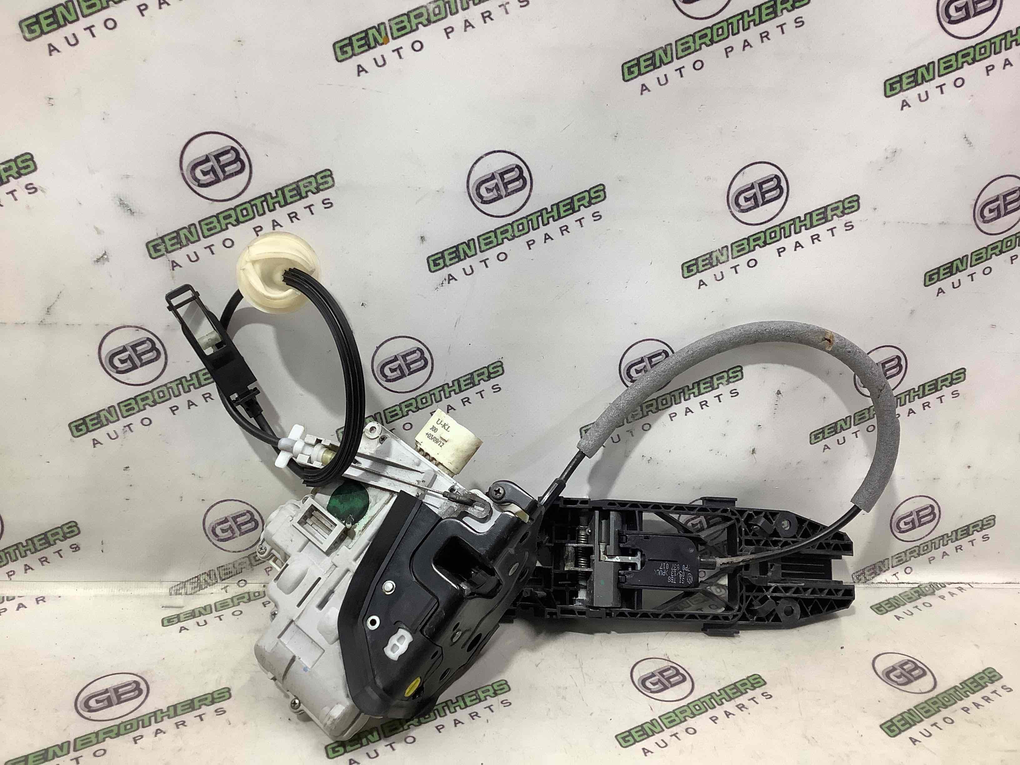 Замок дверей задньої лівої