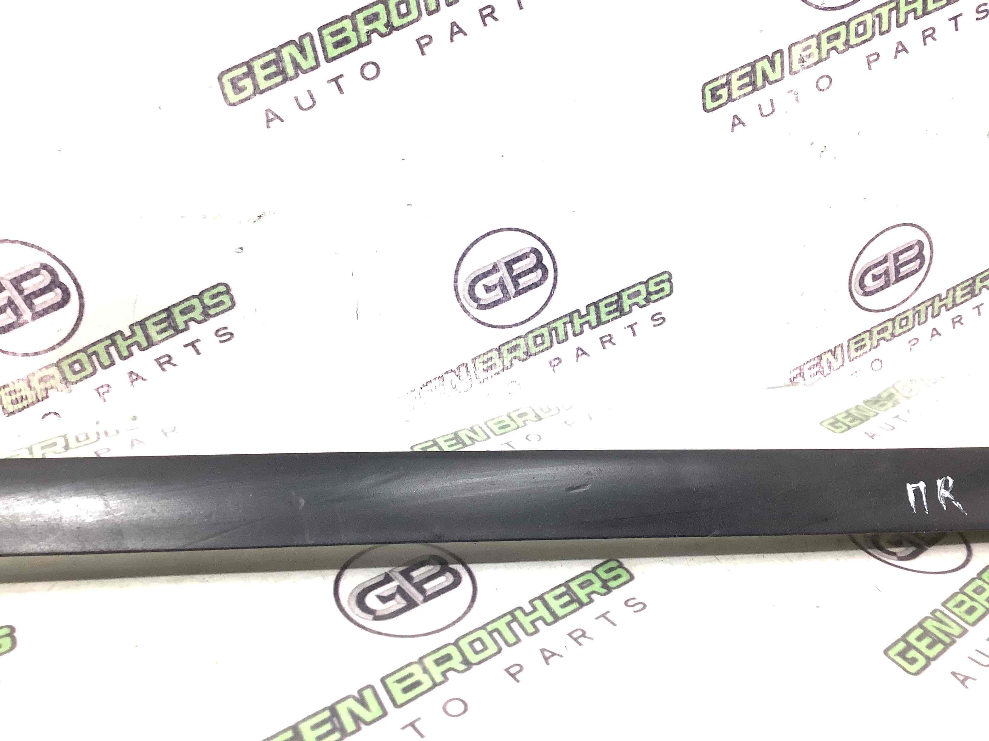 Молдинг лобового скла