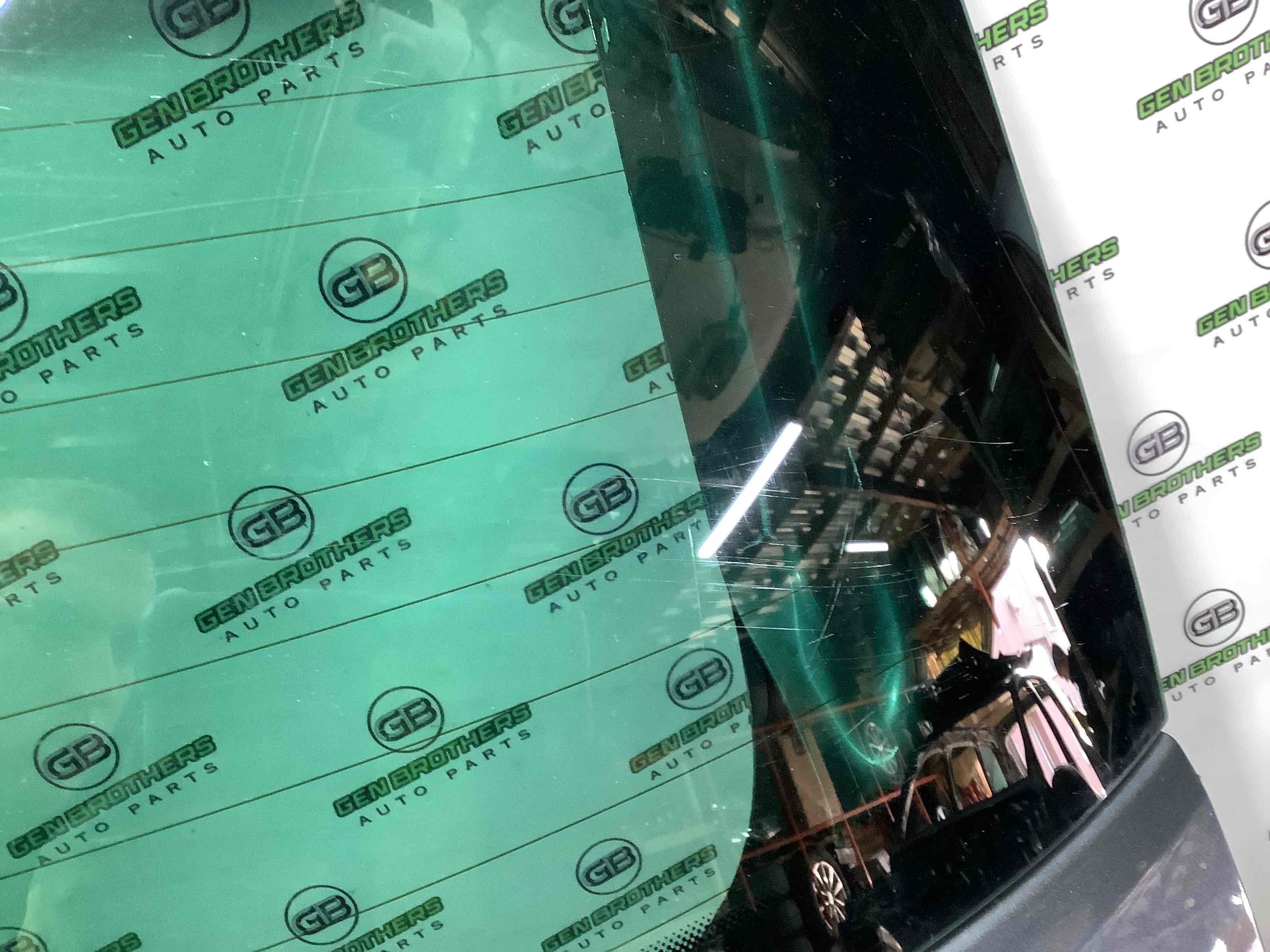 Скло заднє, скло кришки багажника