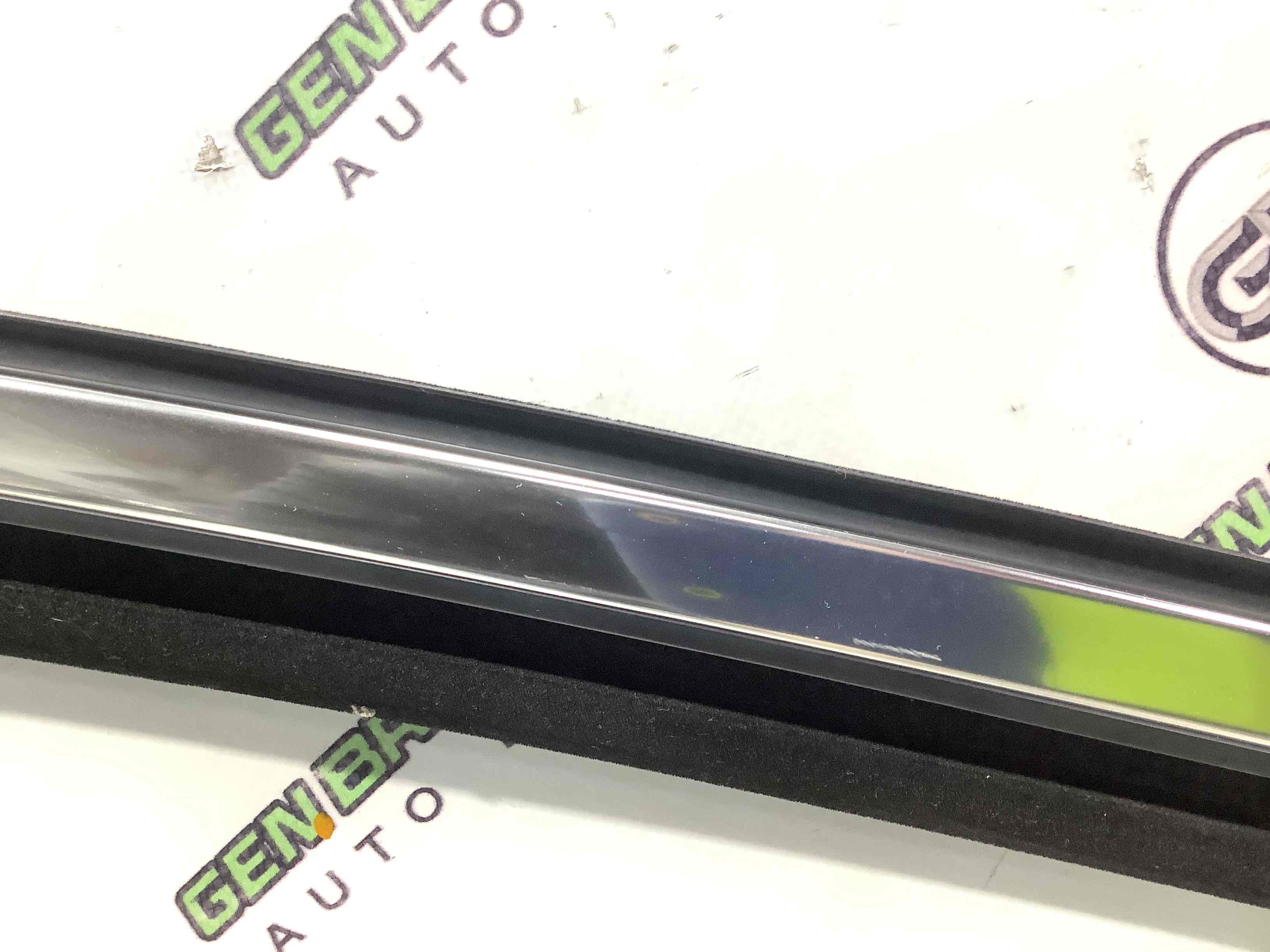 Молдинг двері передньої правої