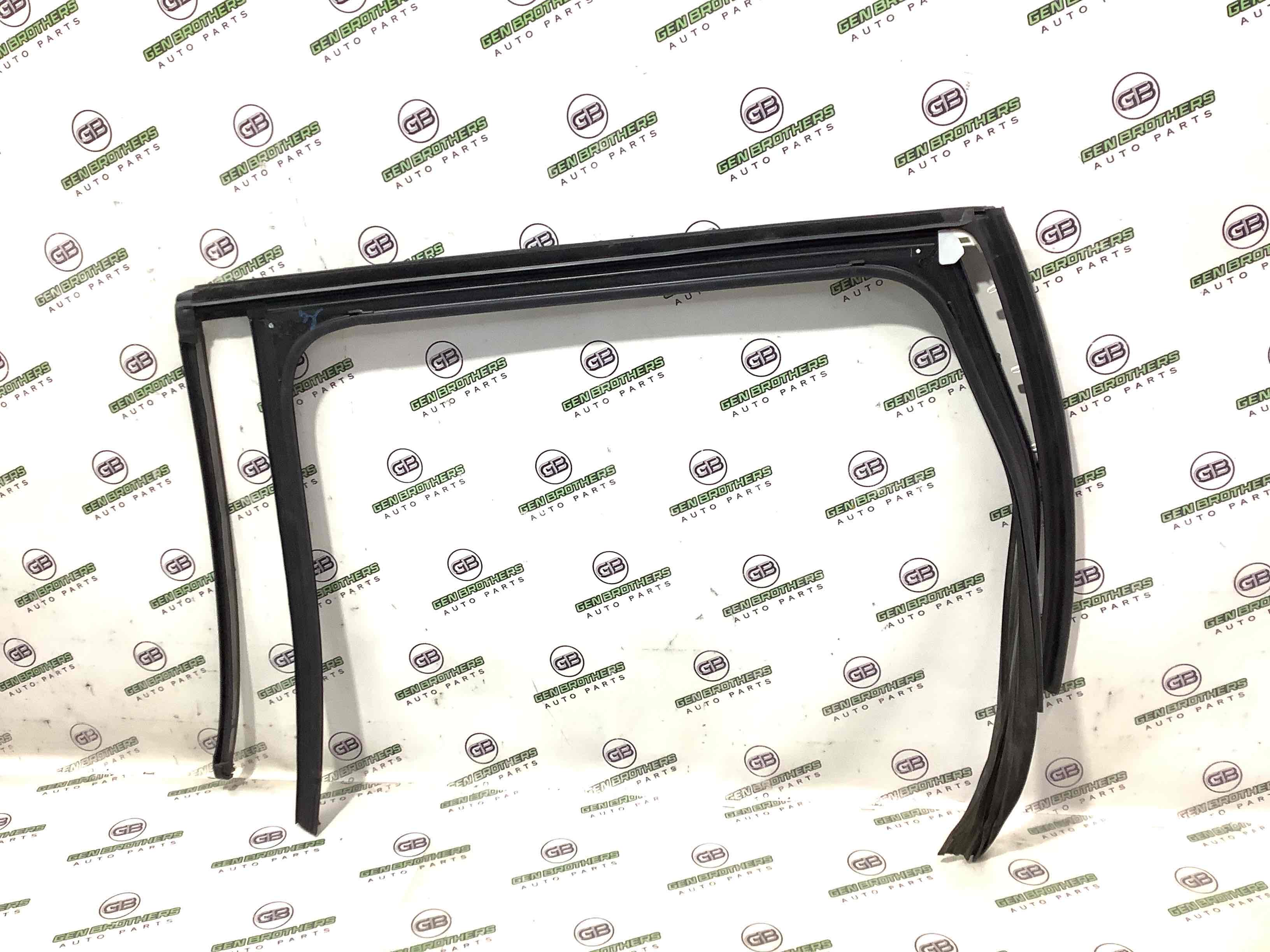 Молдинг двері передньої правої