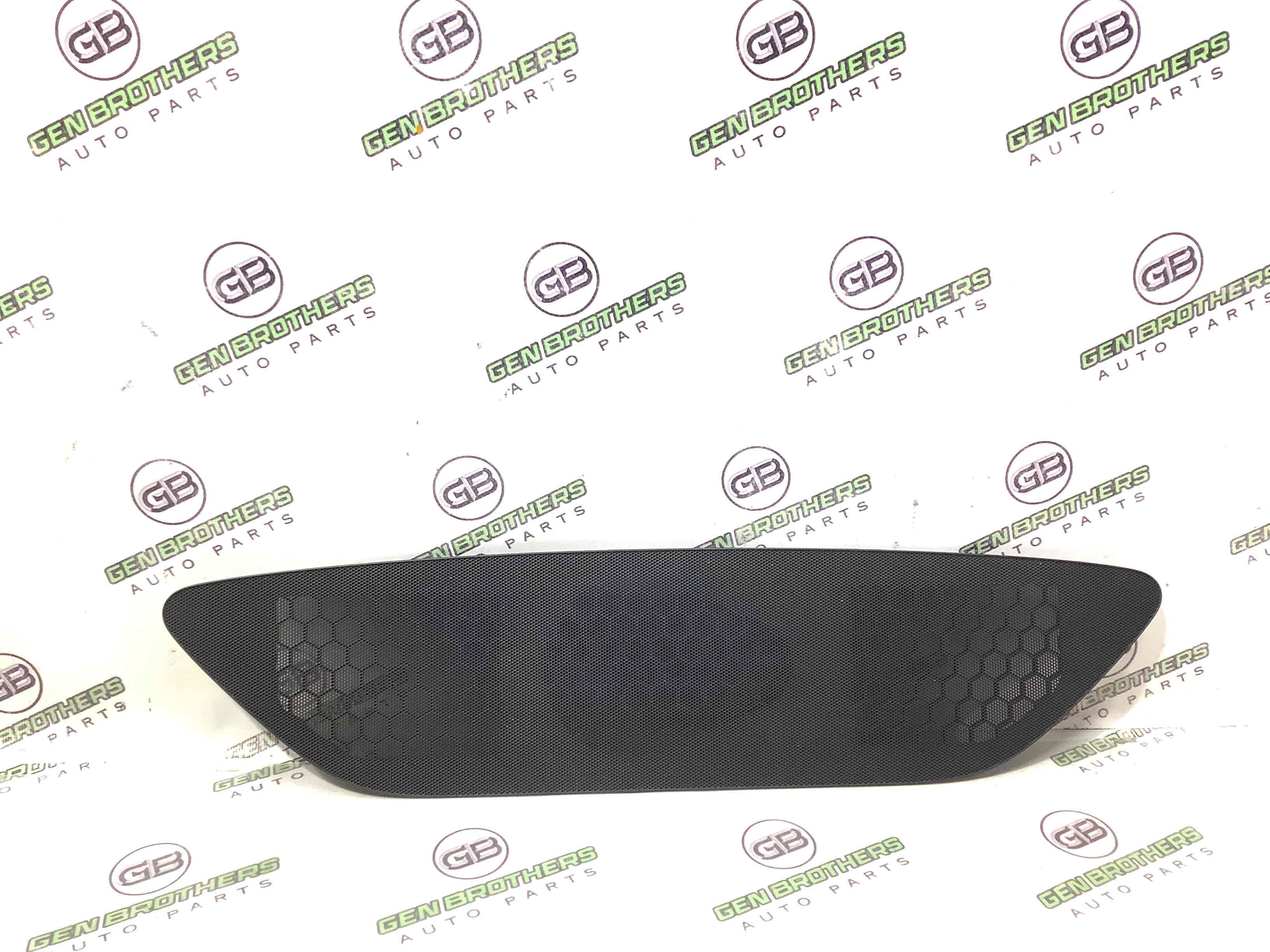 Обшивка панелі приладів торпедо