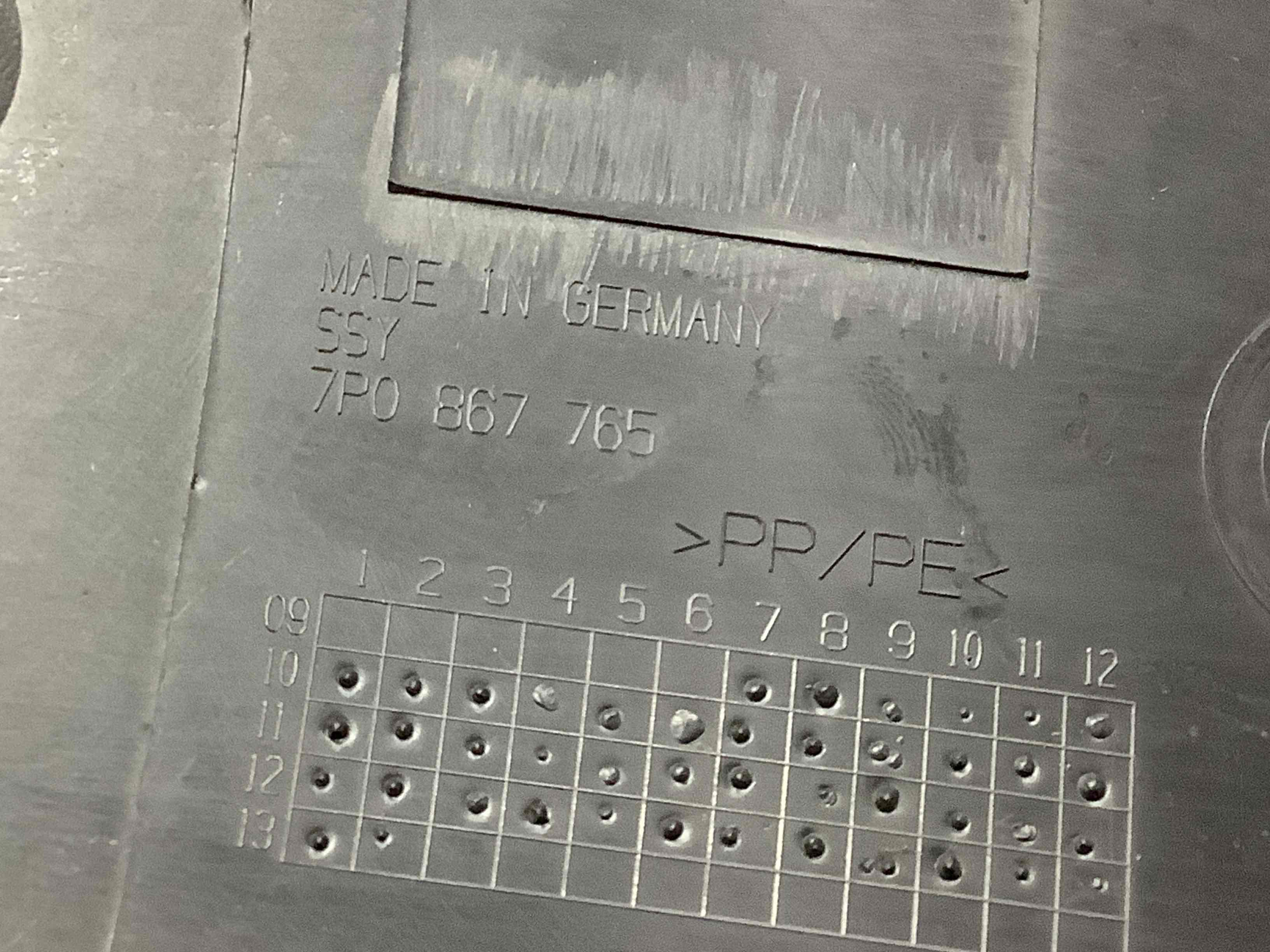 Обшивка задньої стійки ліва