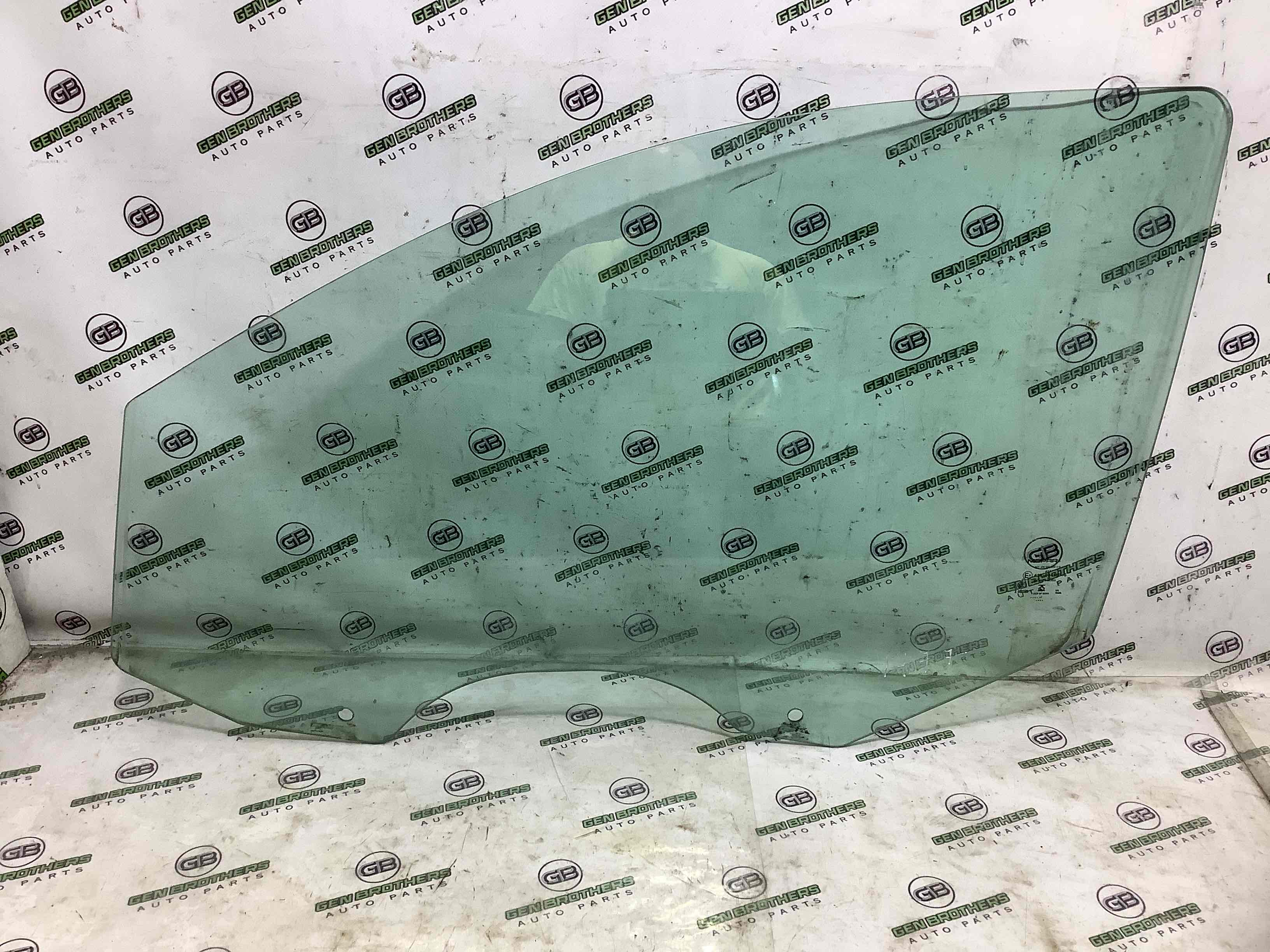 Стекло переднее левое