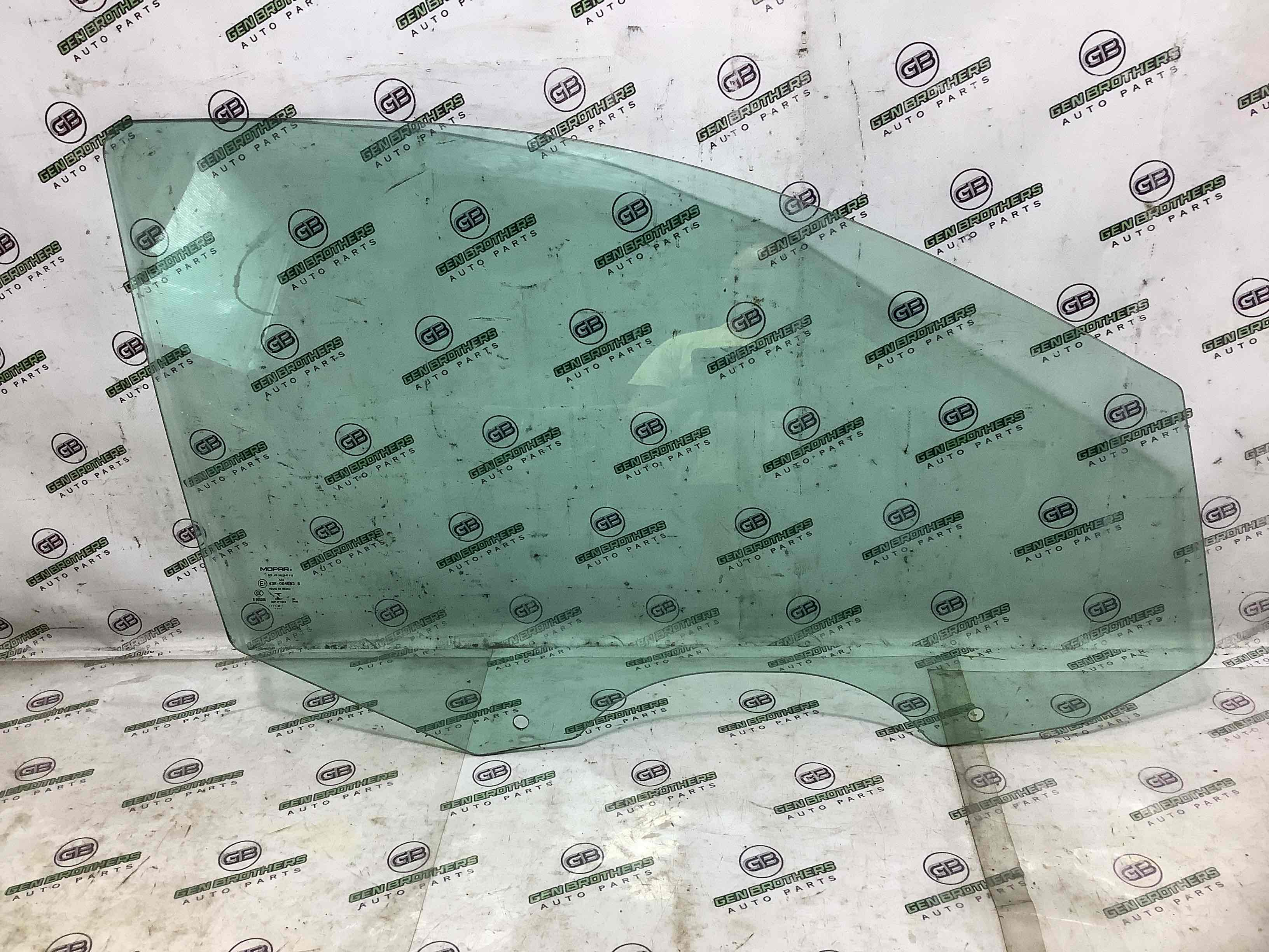 Стекло переднее правое