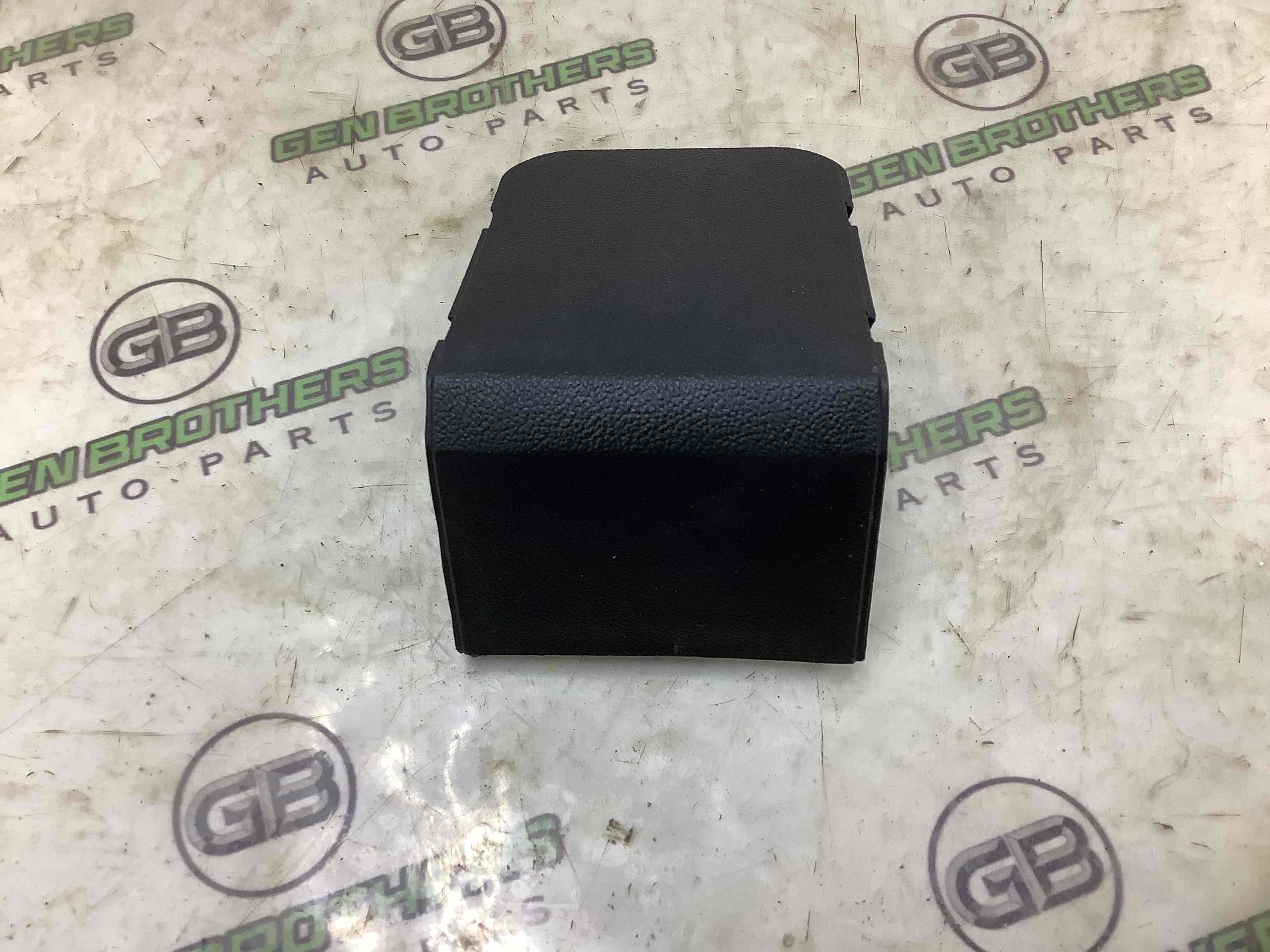 Пластиковые элементы салона