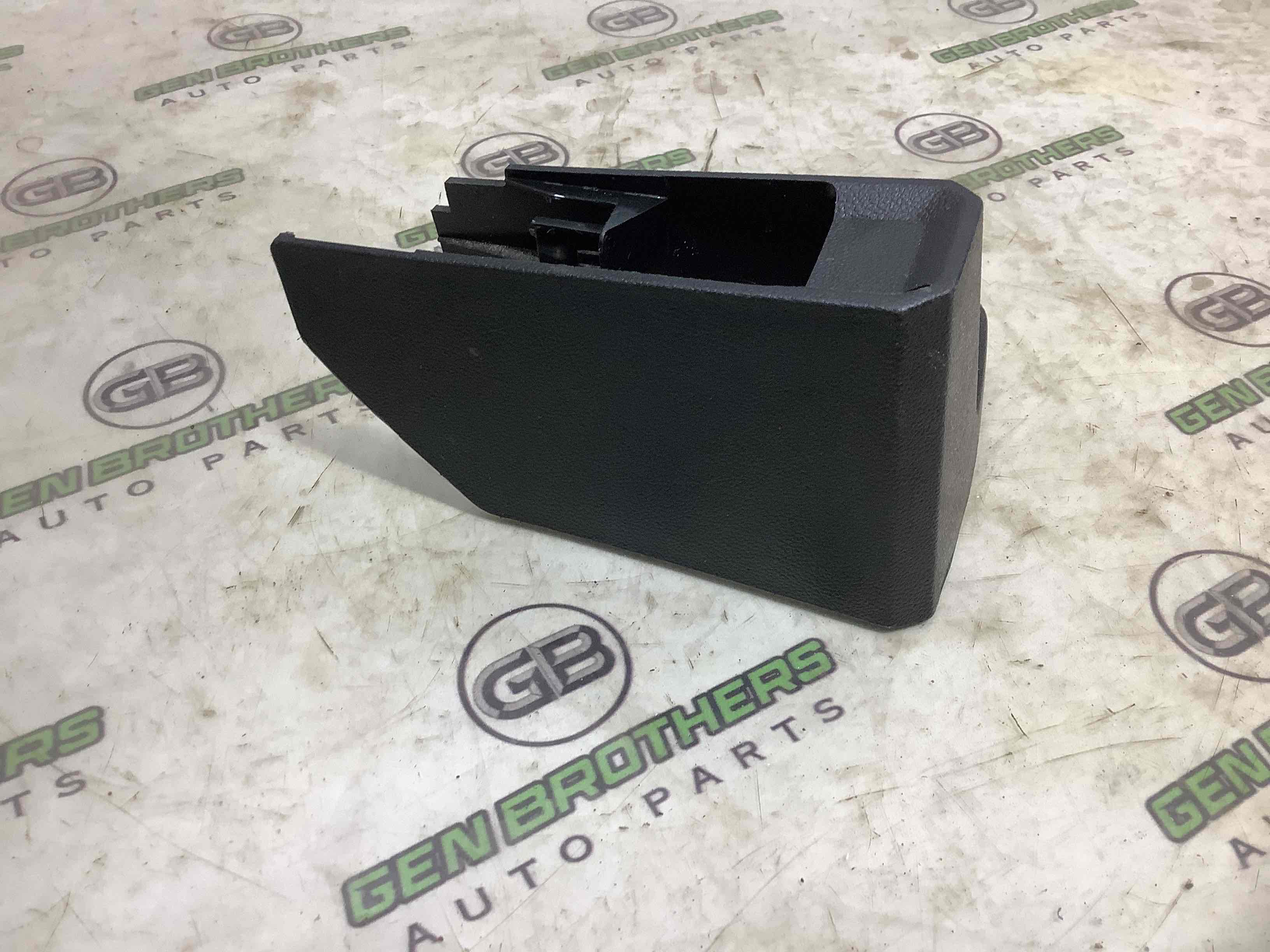 Пластиковые элементы салона