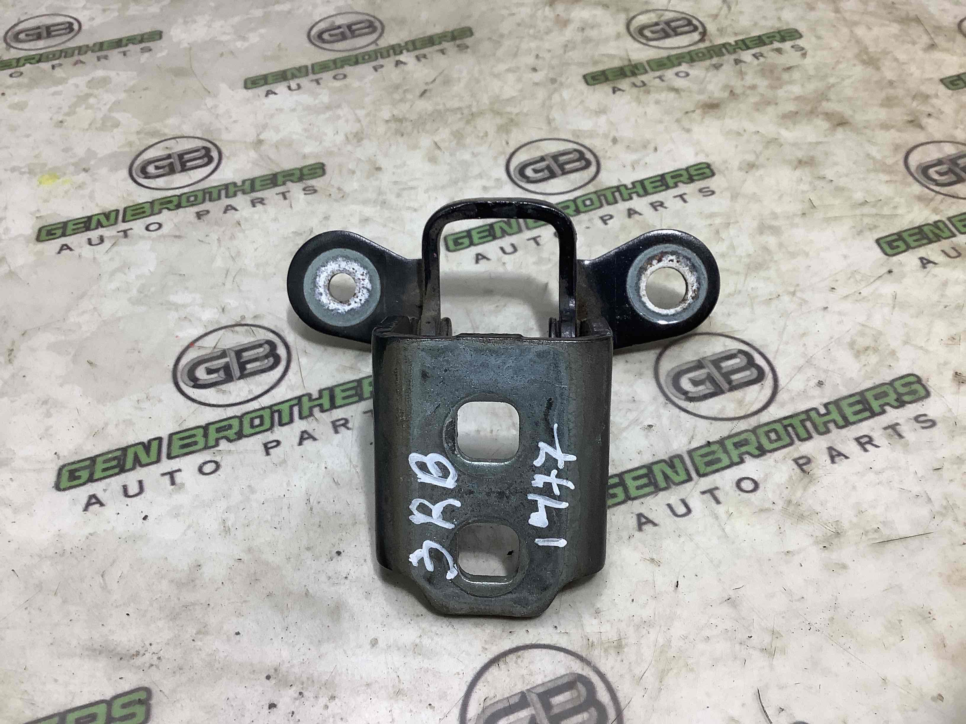 Петля двери, замок двери