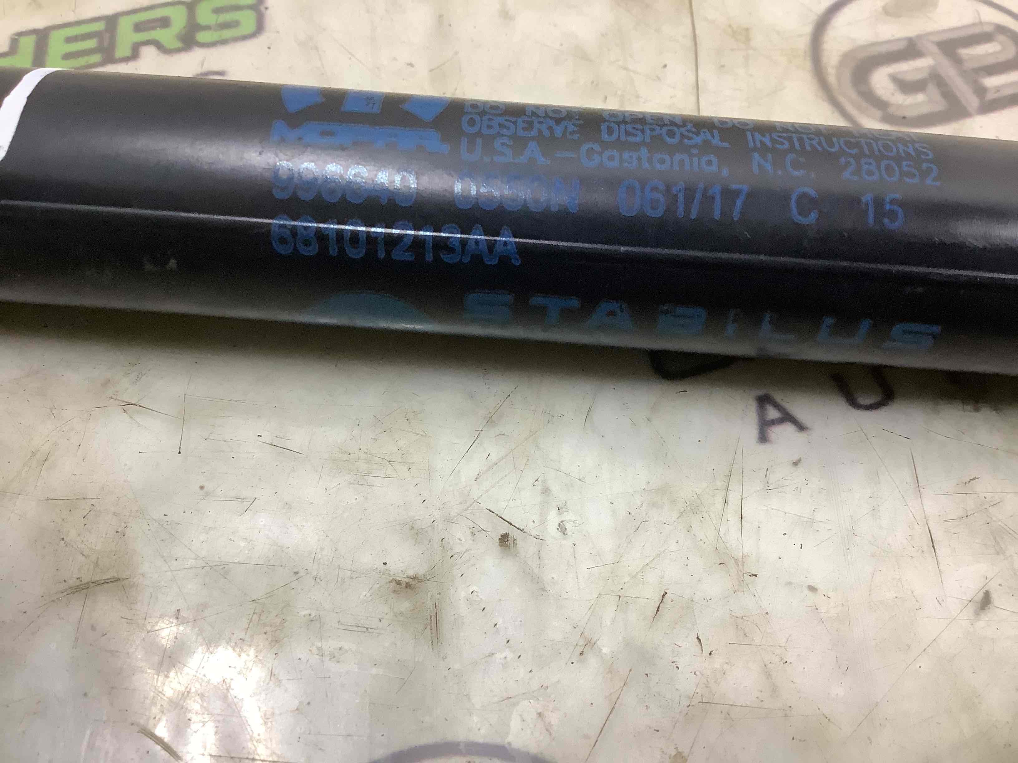 Амортизатор крышки, двери багажника