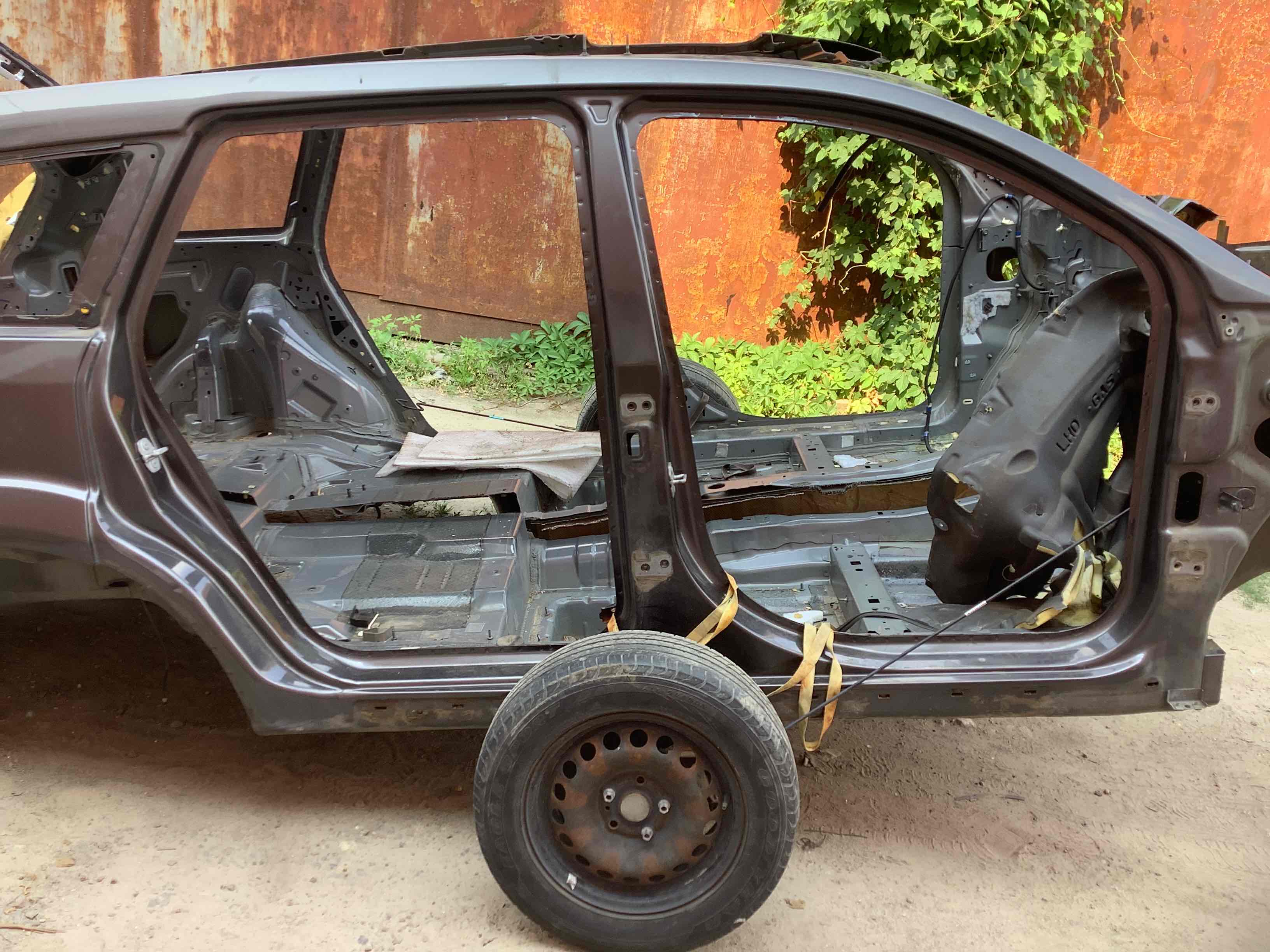 Стойки кузова и пороги