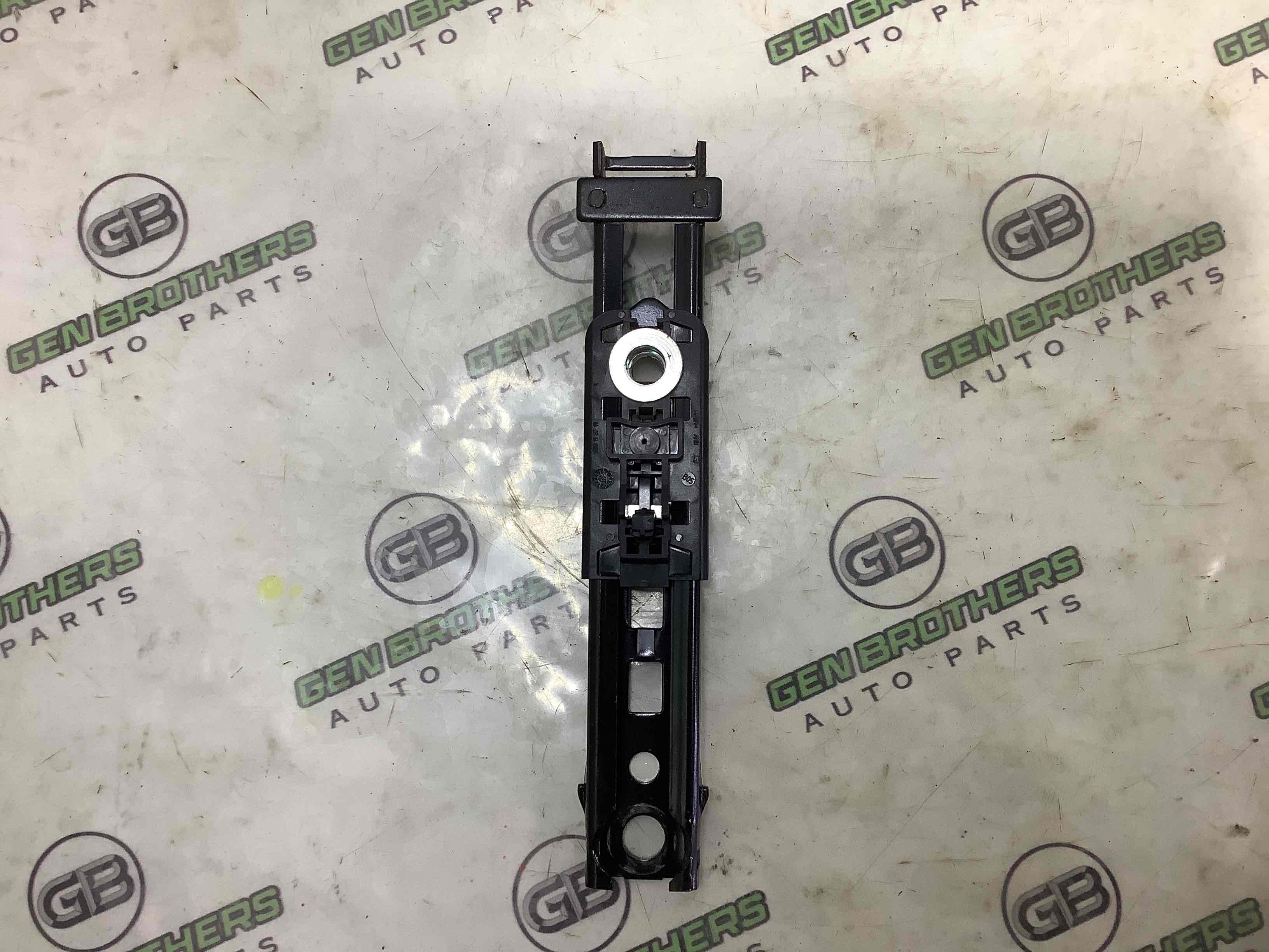 Регулятор высоты ремня безопасности