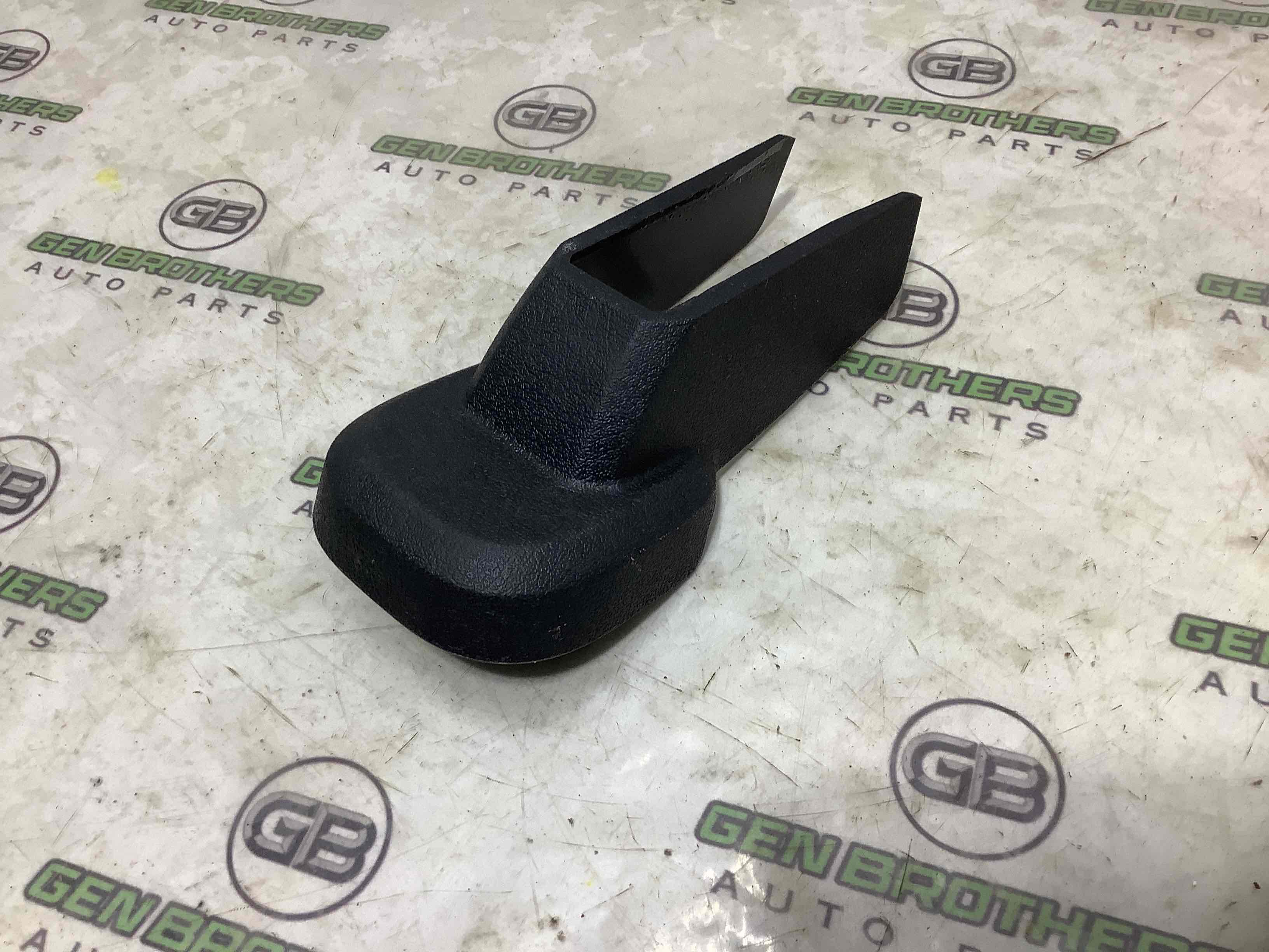 Пластиковые элементы салона