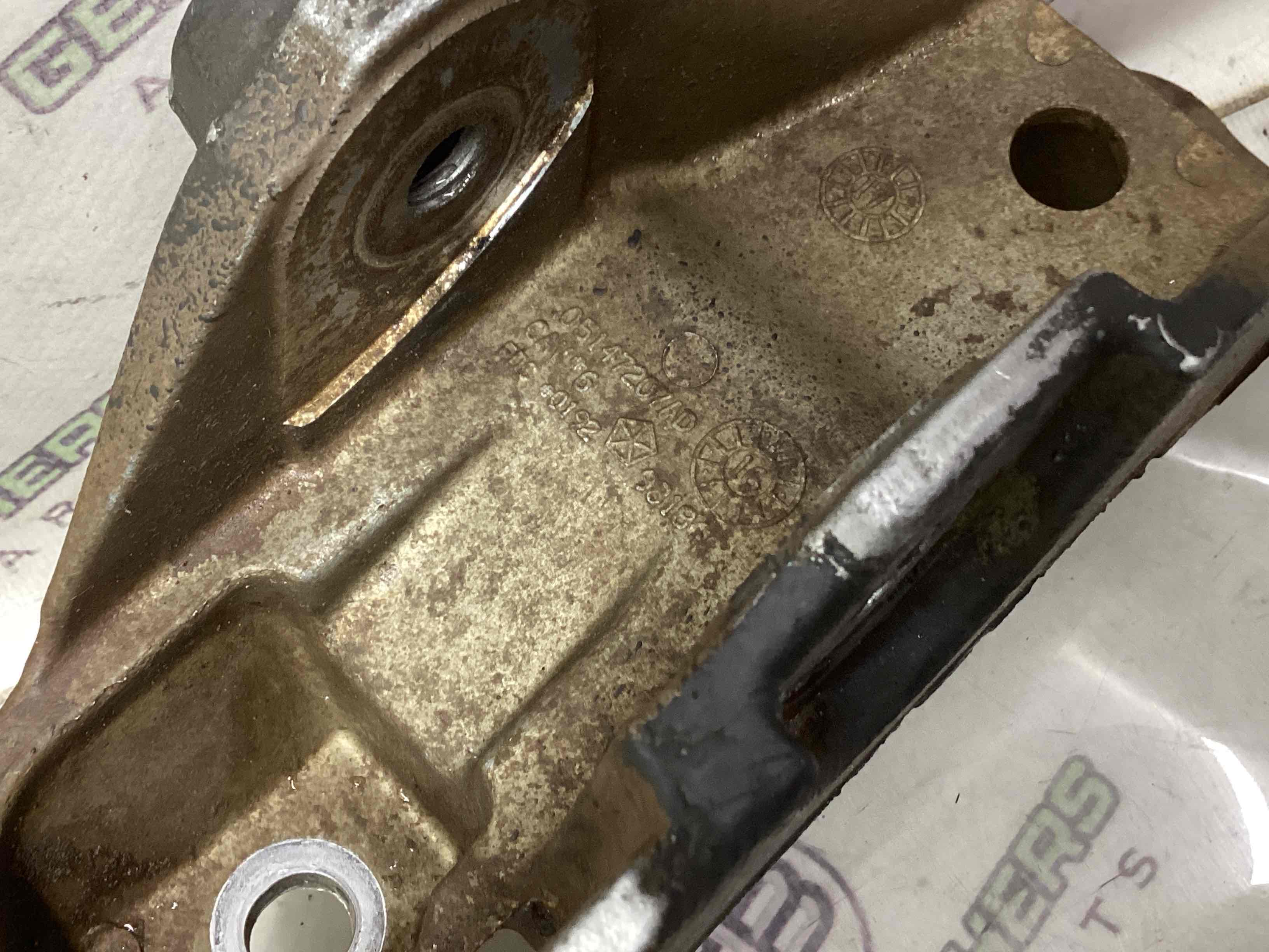 Кронштейн двигателя