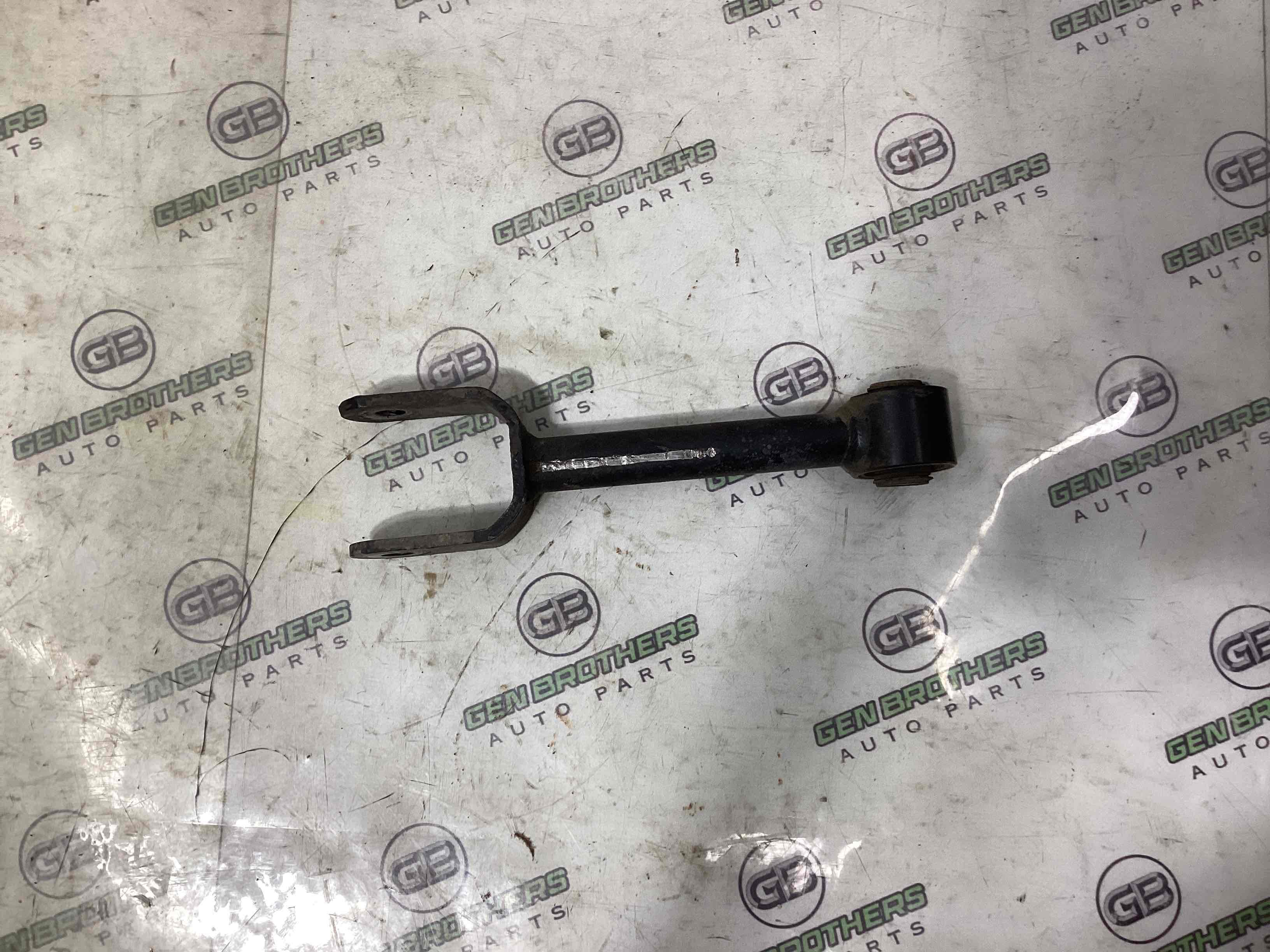 Рычаг задний правый