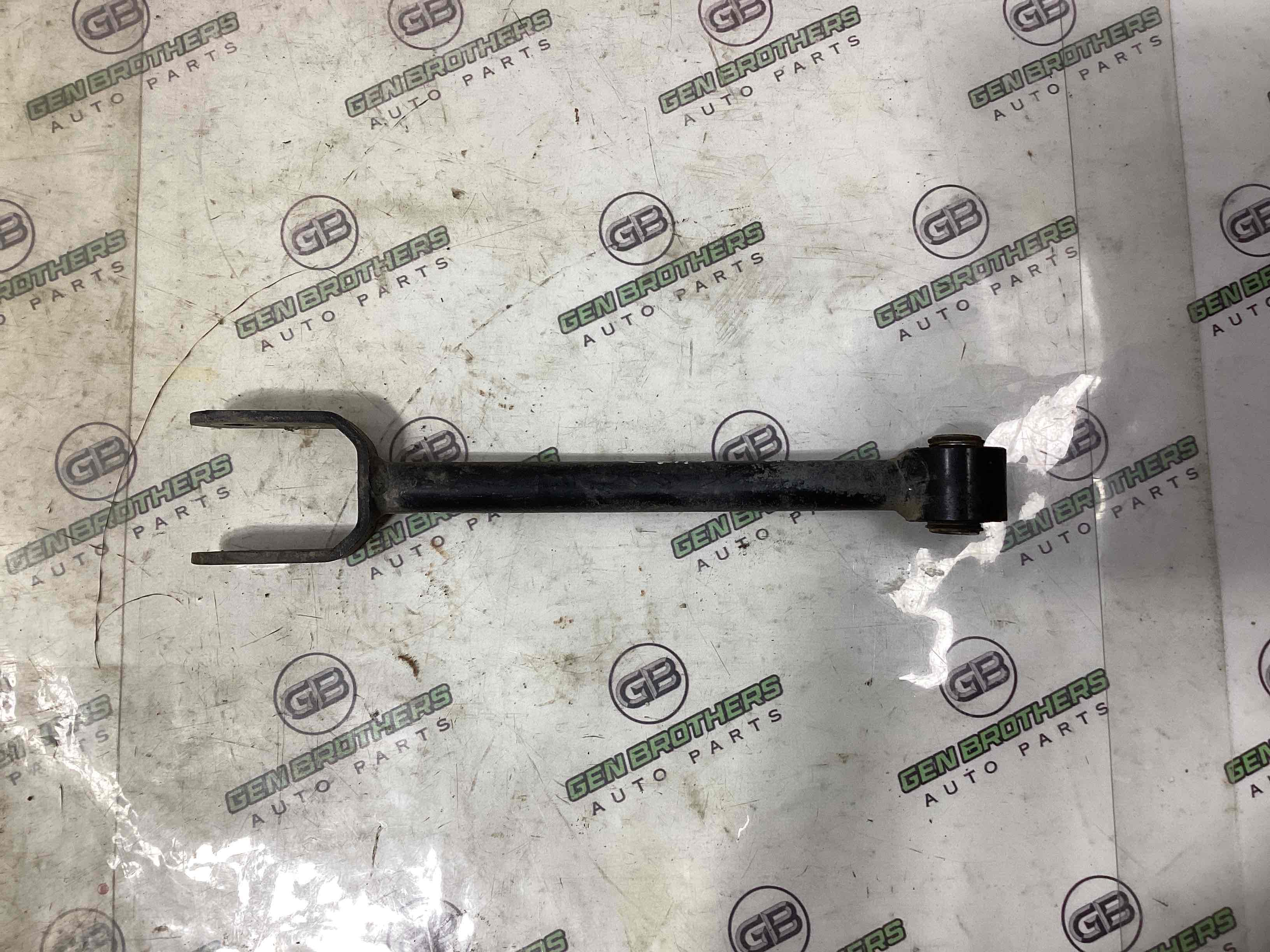 Рычаг задний правый