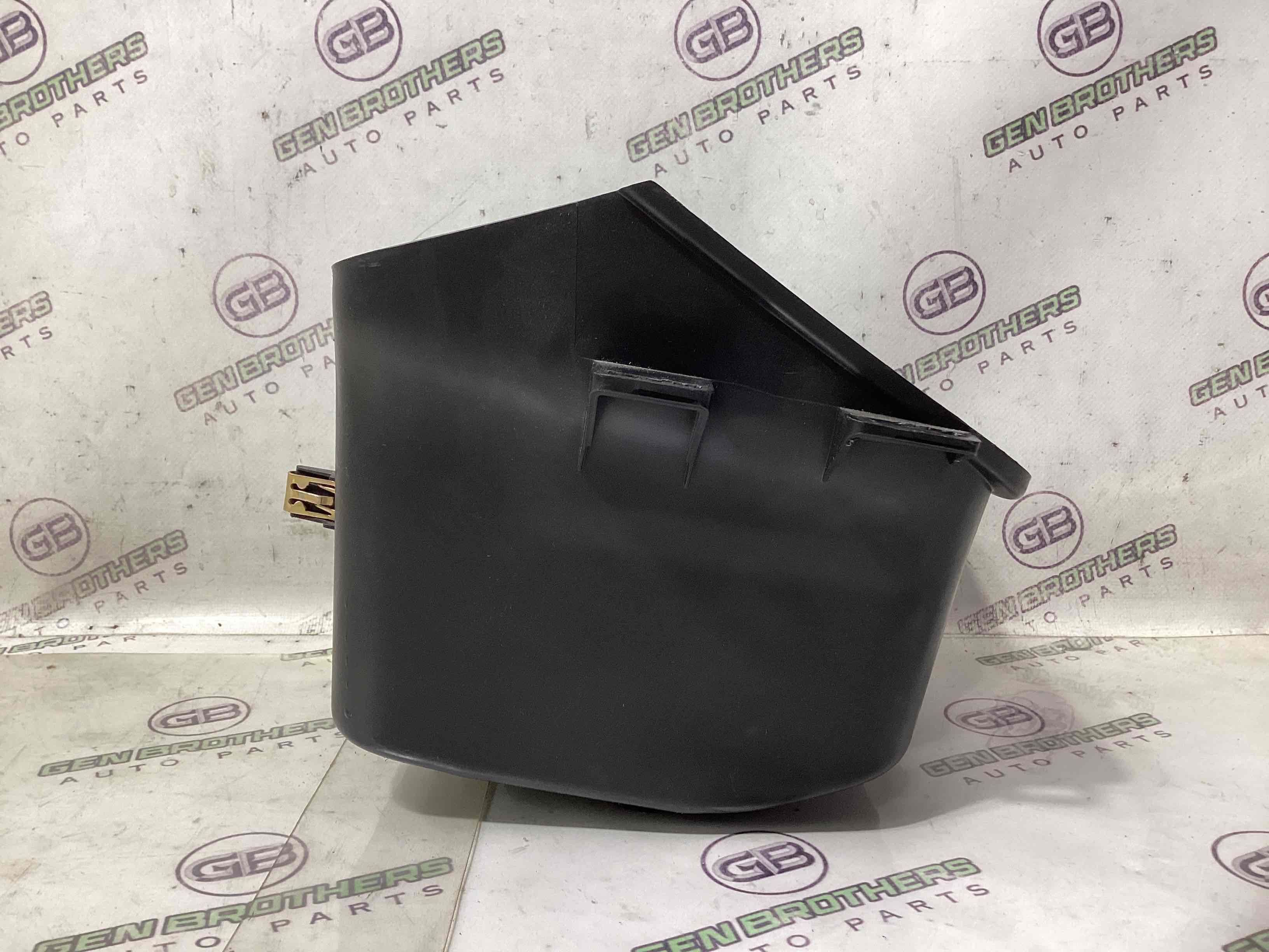 Пластиковые элементы салона