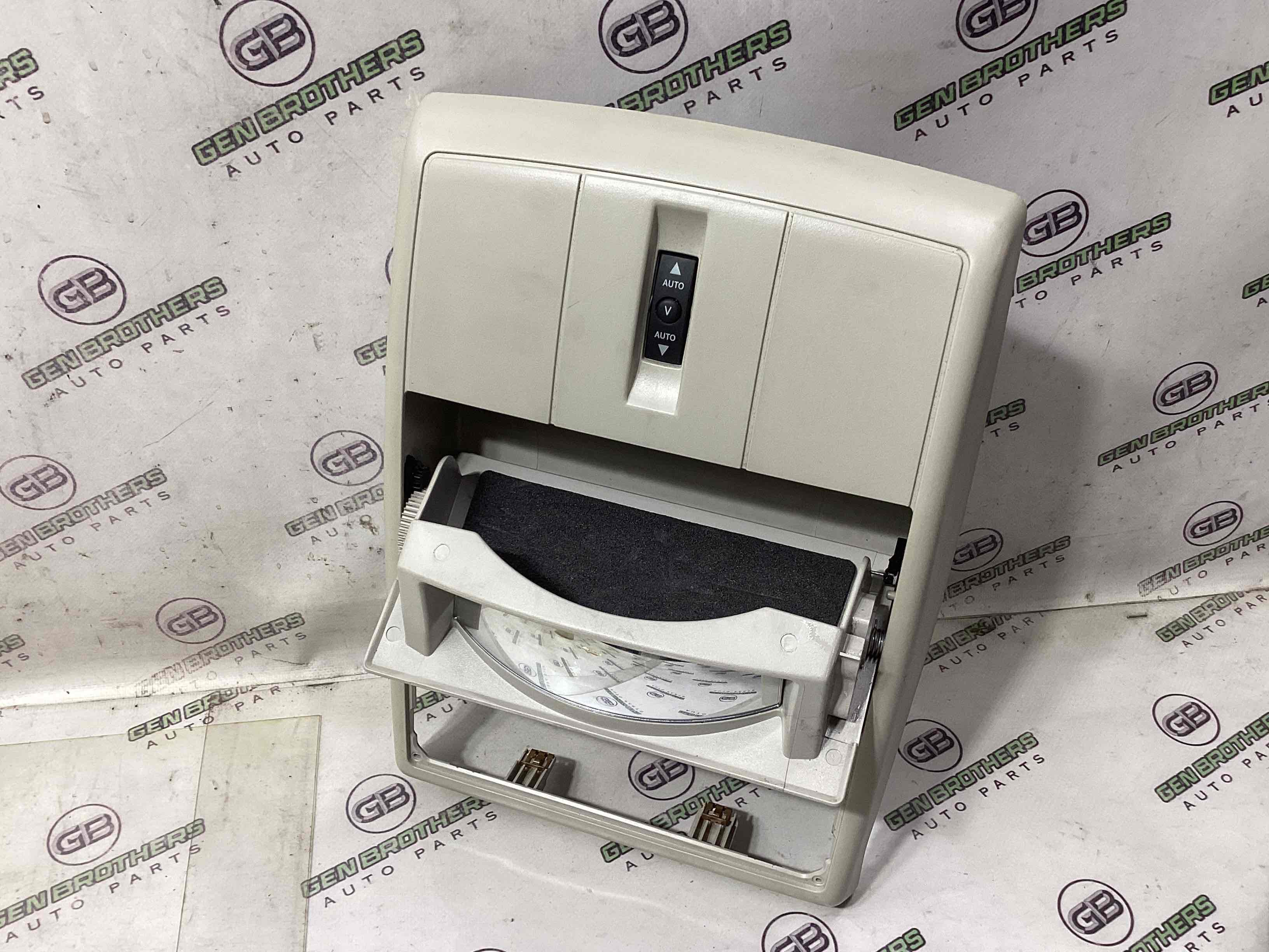 Фонарь салонный, плафон