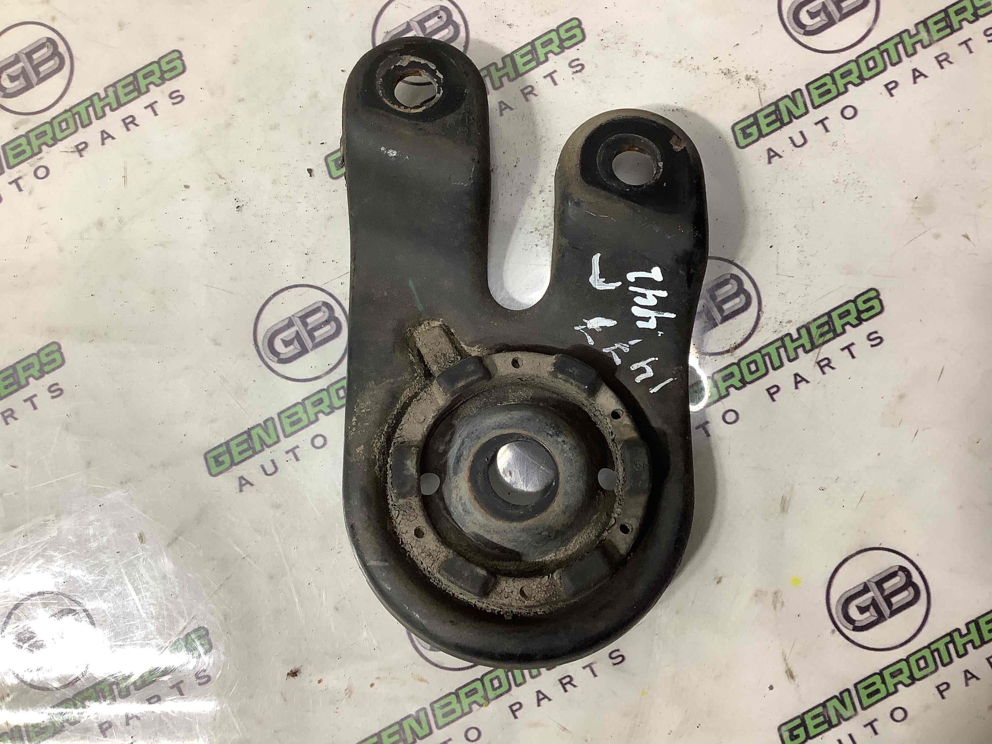 Кронштейн переднего подрамника