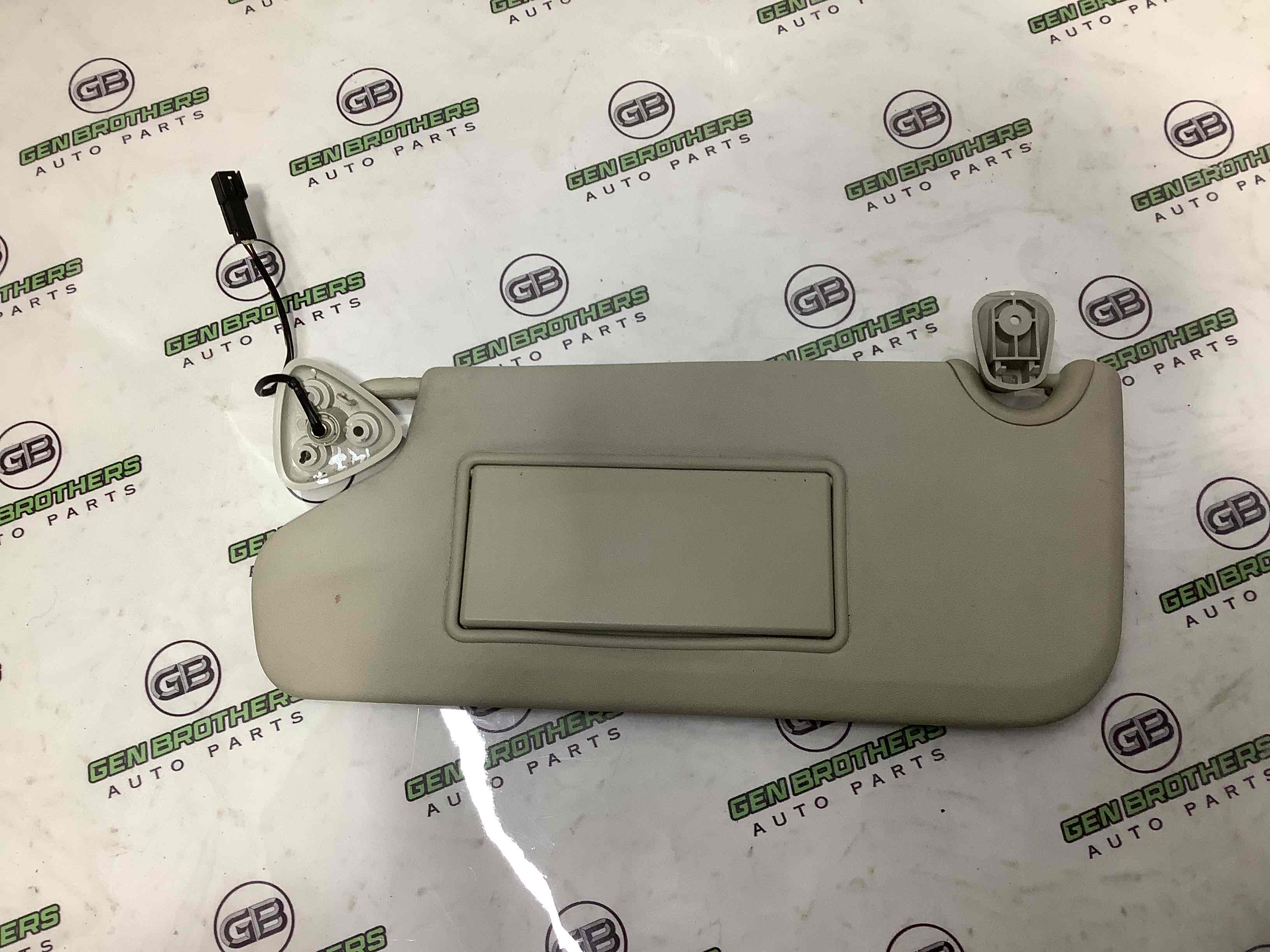 Козырек солнцезащитный