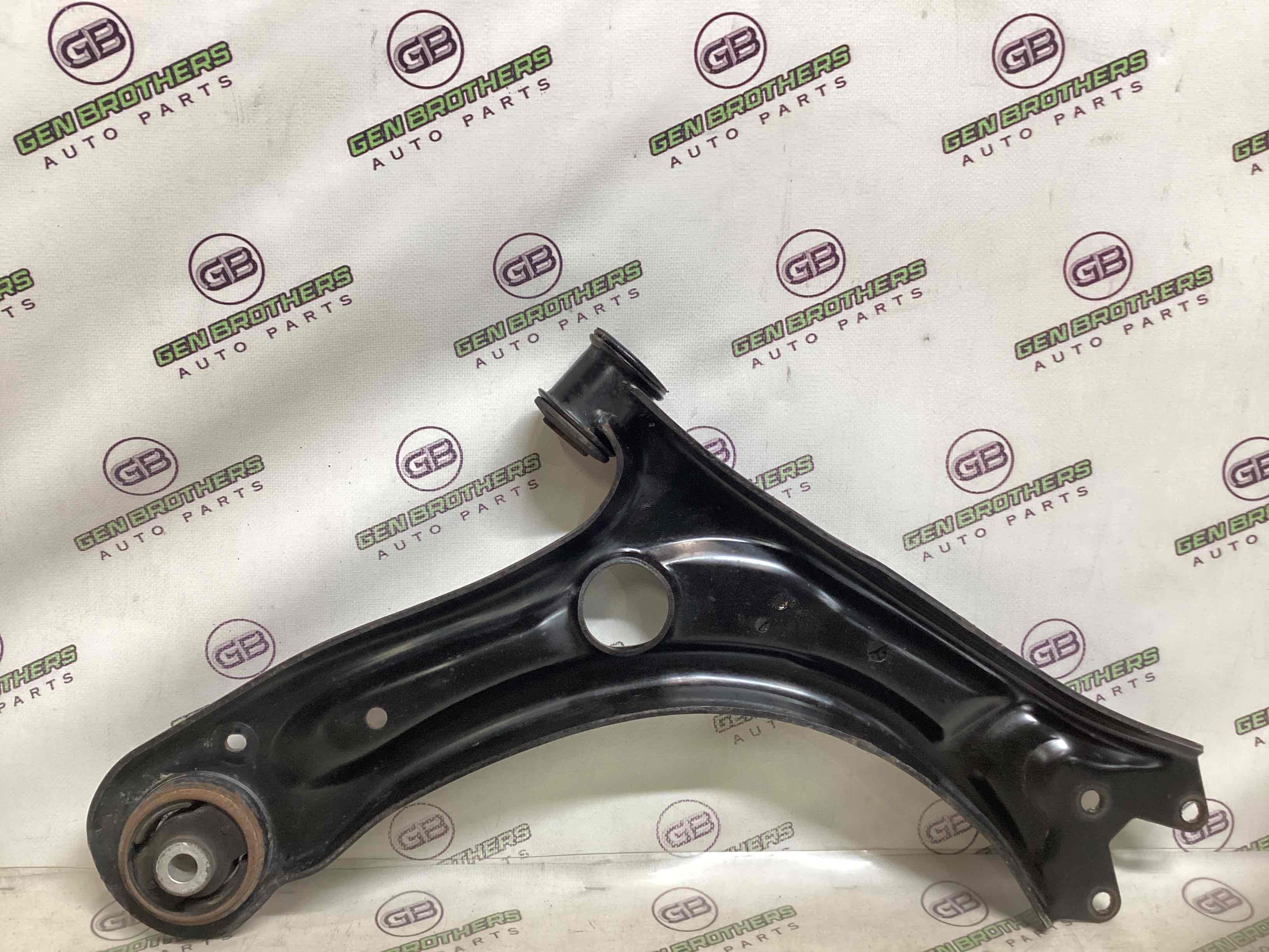 Важіль передній лівий