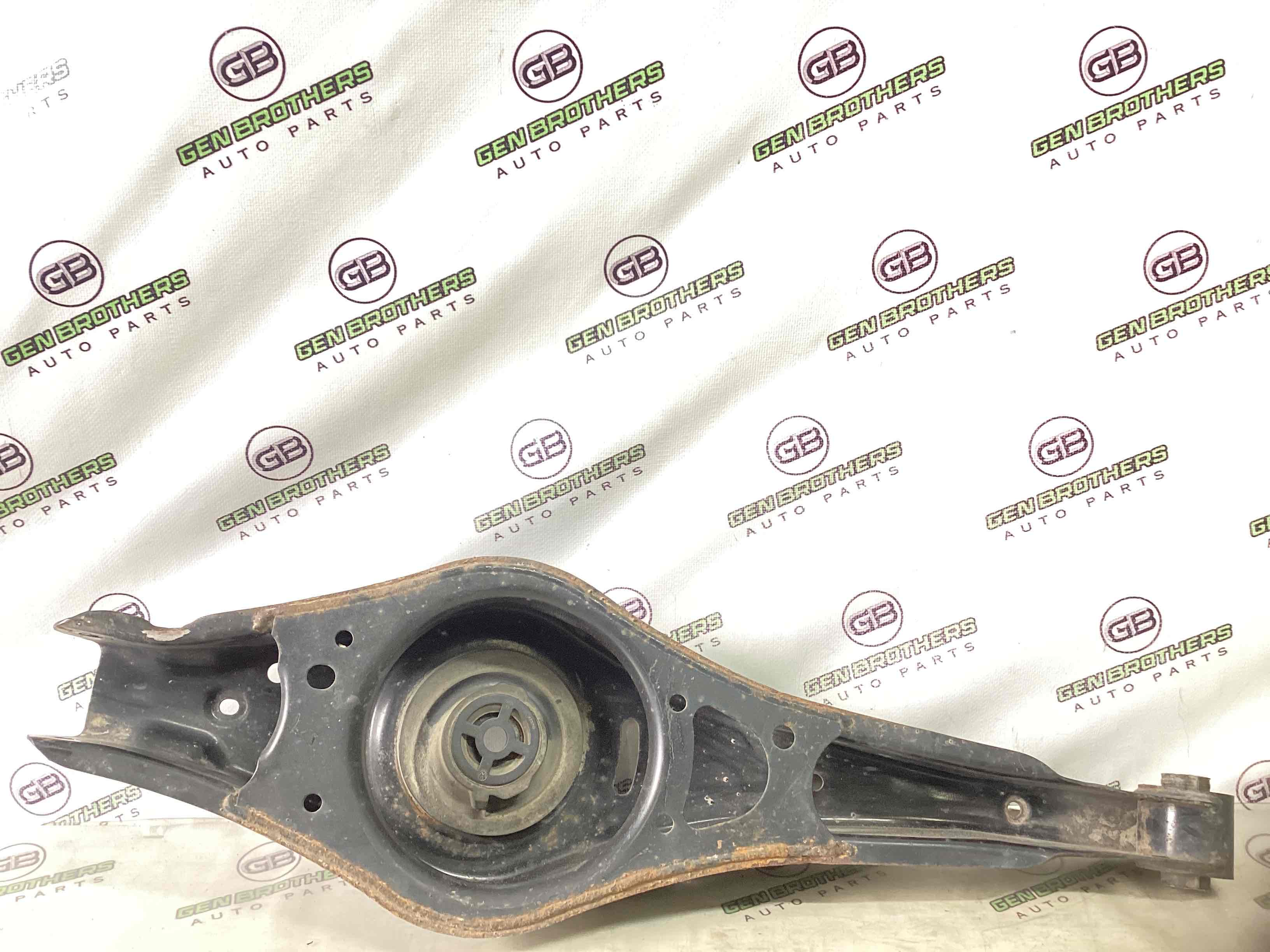 Важіль задній лівий