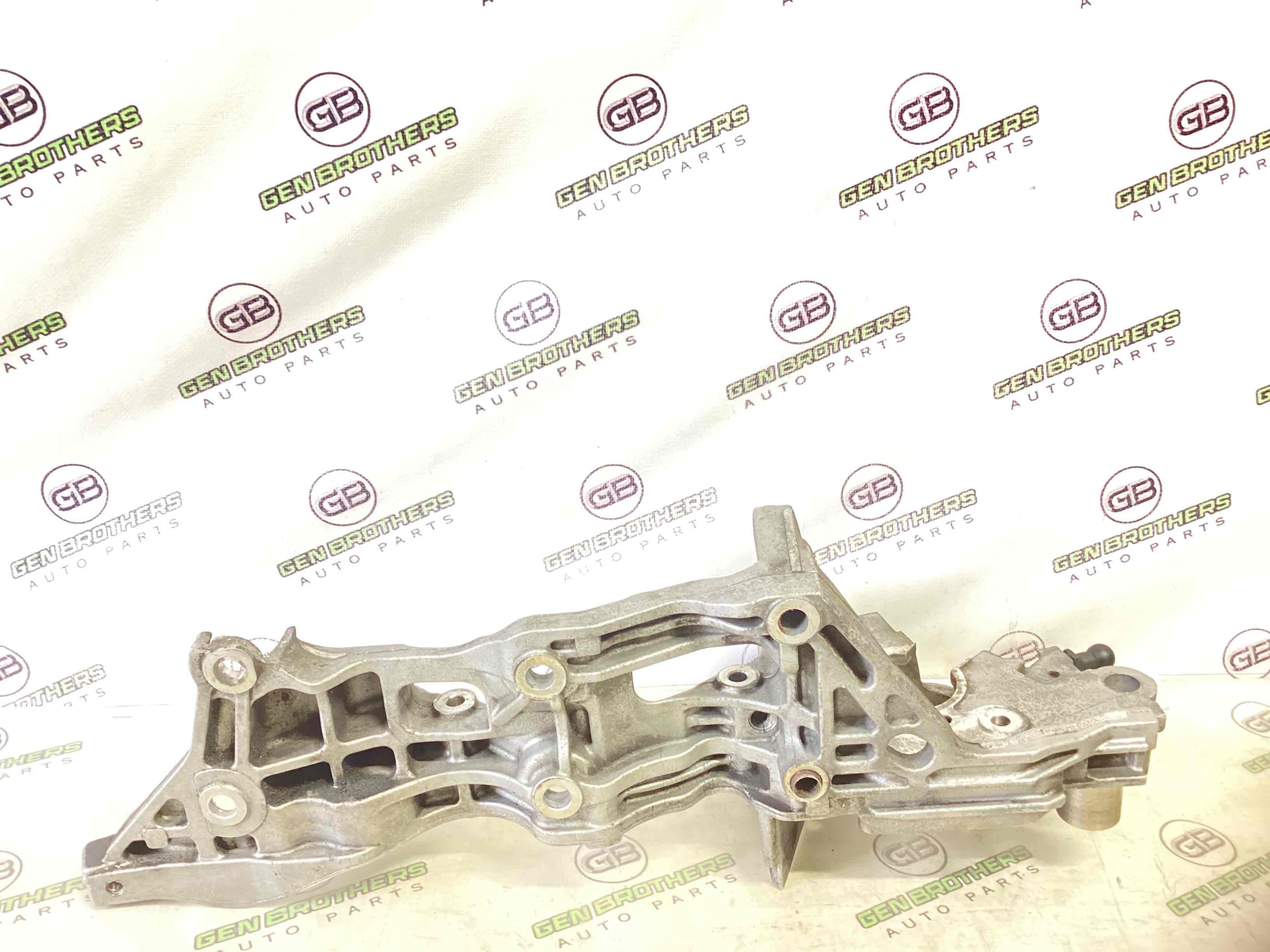 Генератор, кронштейн генератора